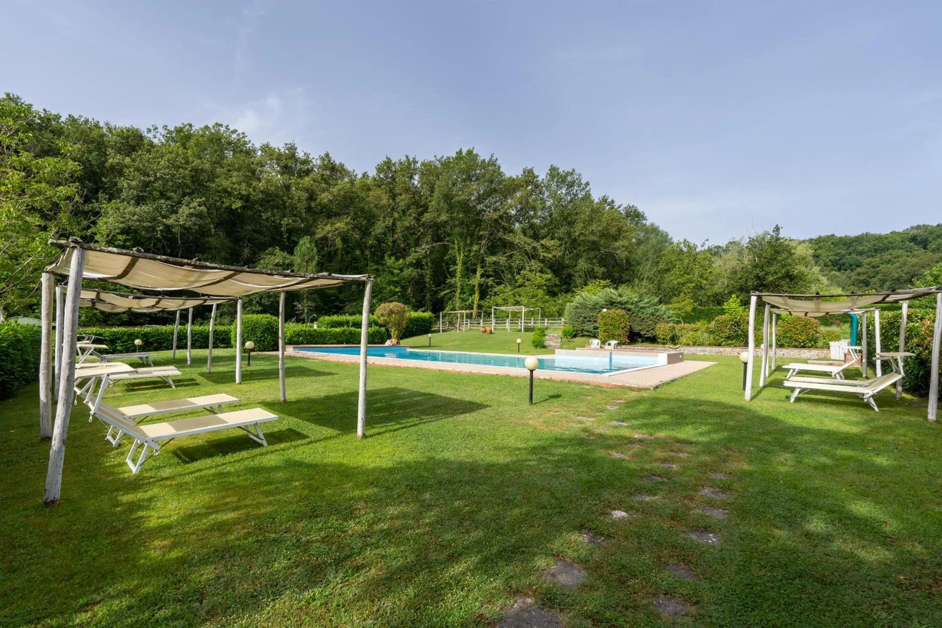 Swimming pool in Agriturismo Valleverde
