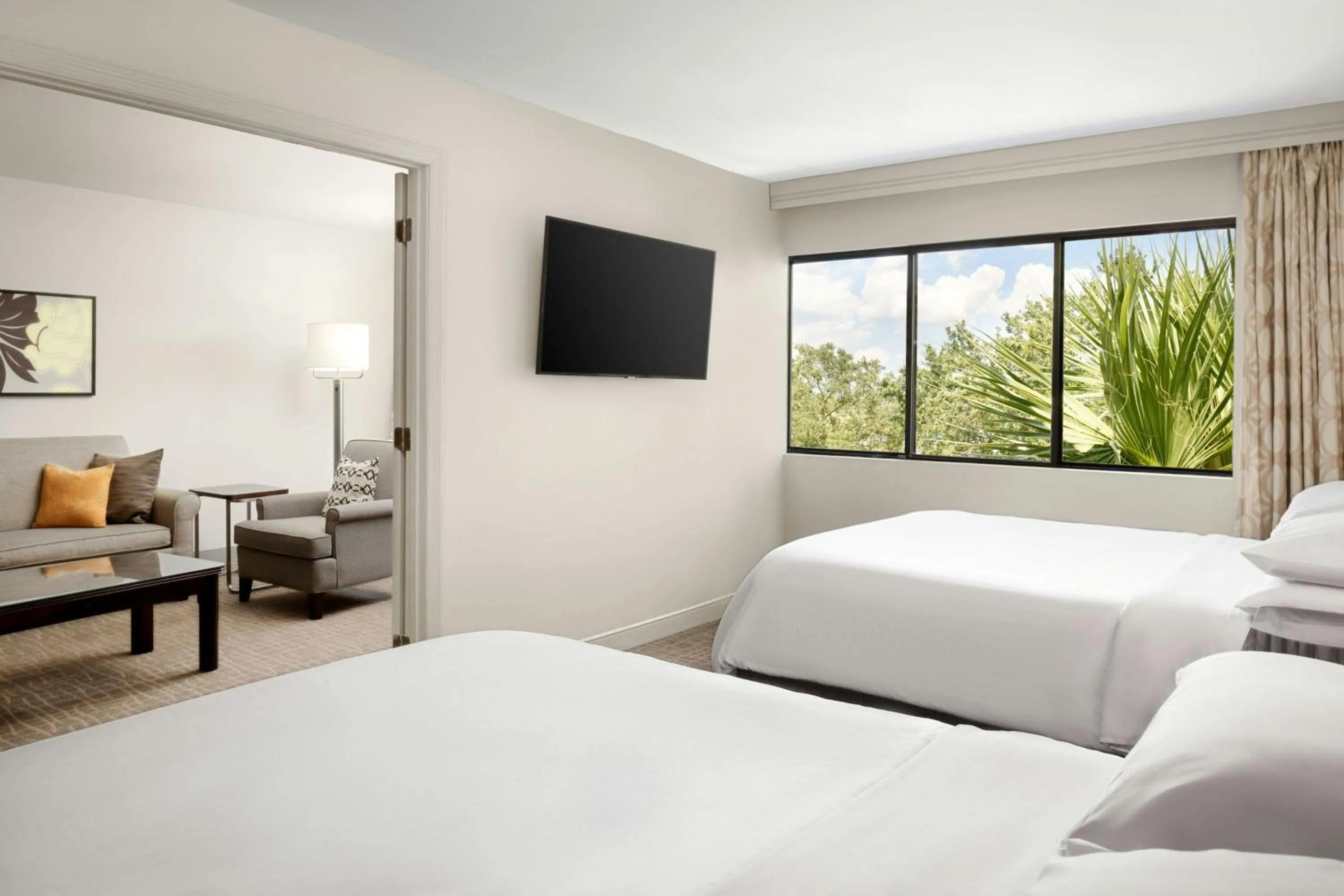 Photo of the whole room, Bed in Sheraton Suites Orlando Airport Hotel