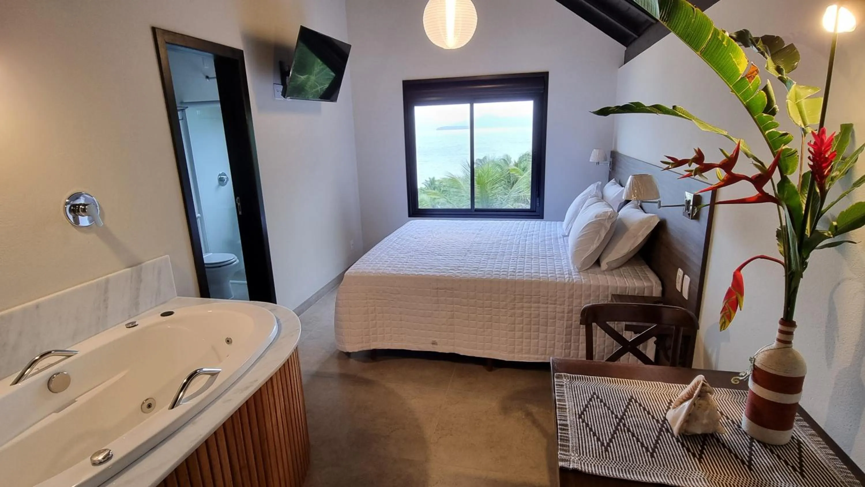 Hot Tub, Bed in Refúgio do Cacupé