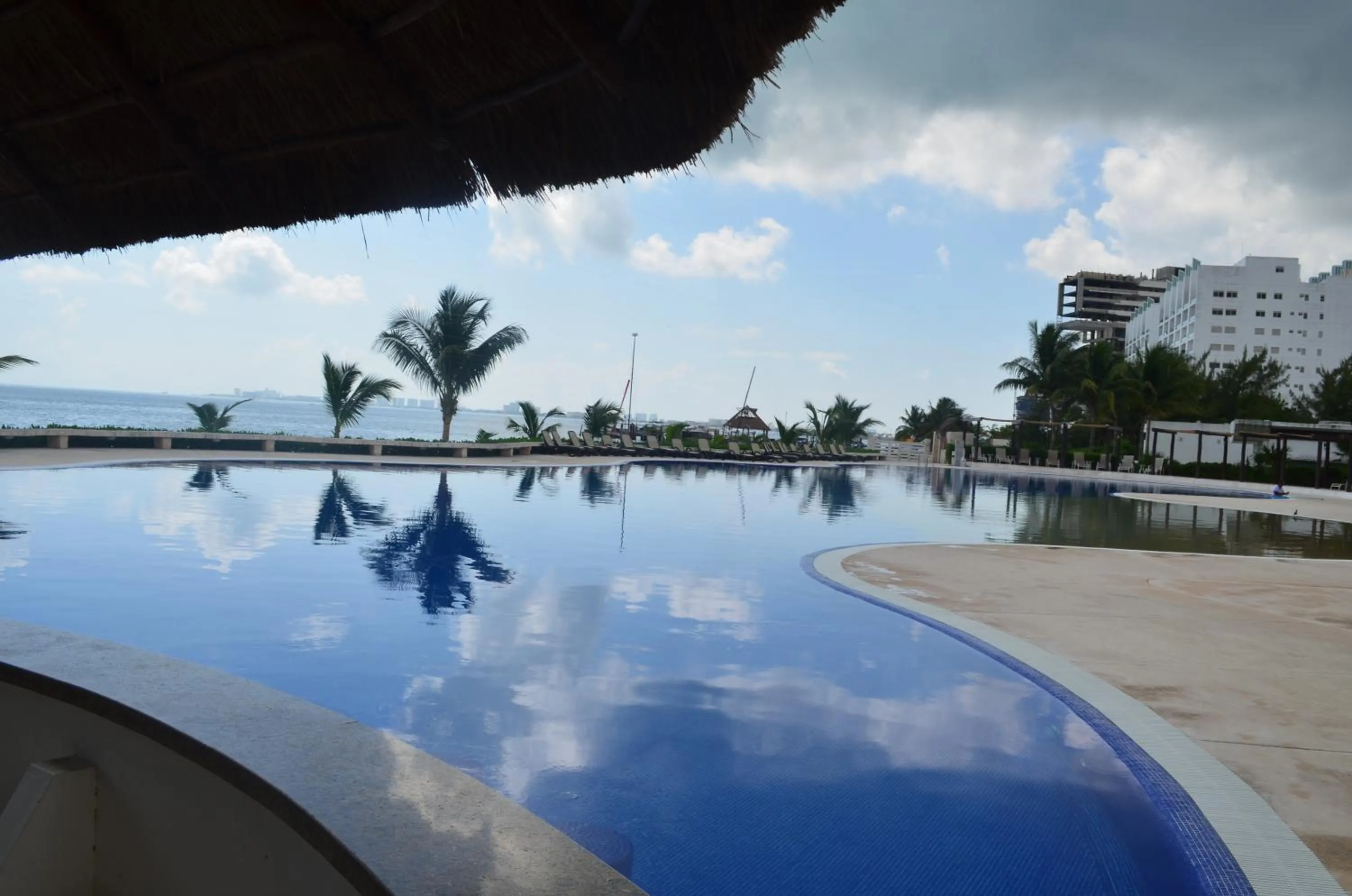 Swimming pool in Tu Hogar Frente Al Mar Caribe, Vive Cancún
