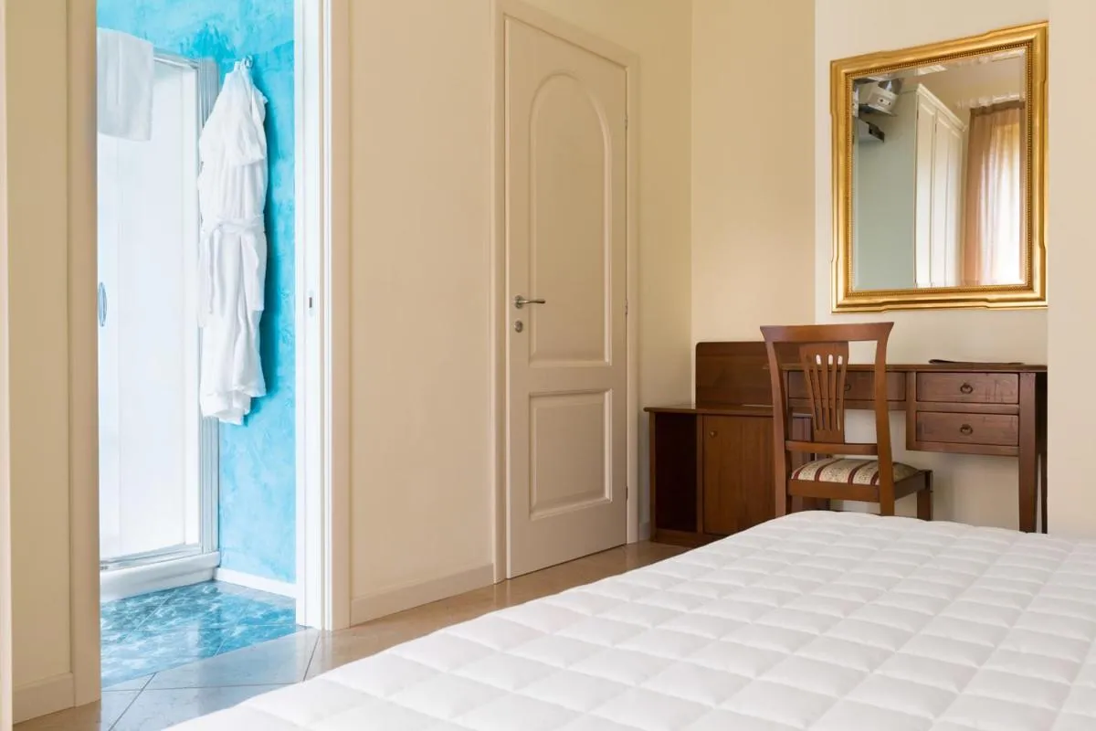 Decorative detail, Bed in Torre Degli Ulivi