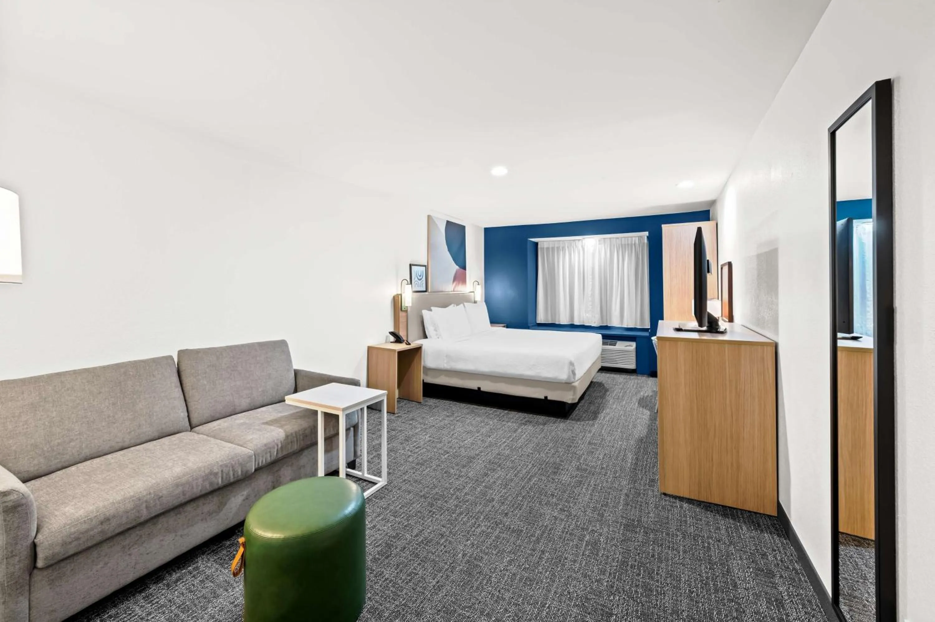 Living room, Bed in Spark by Hilton Sterling Dulles Airport