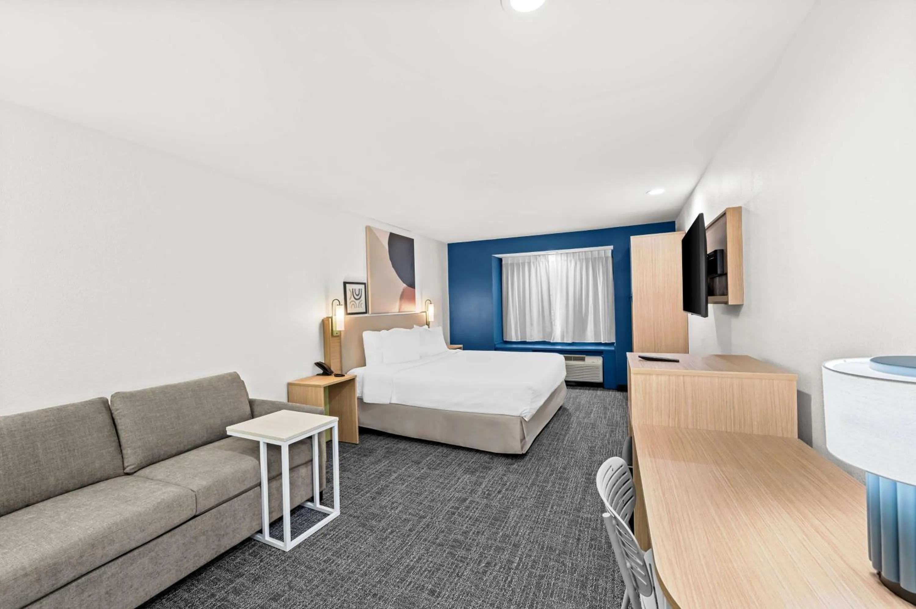 Living room, Bed in Spark by Hilton Sterling Dulles Airport