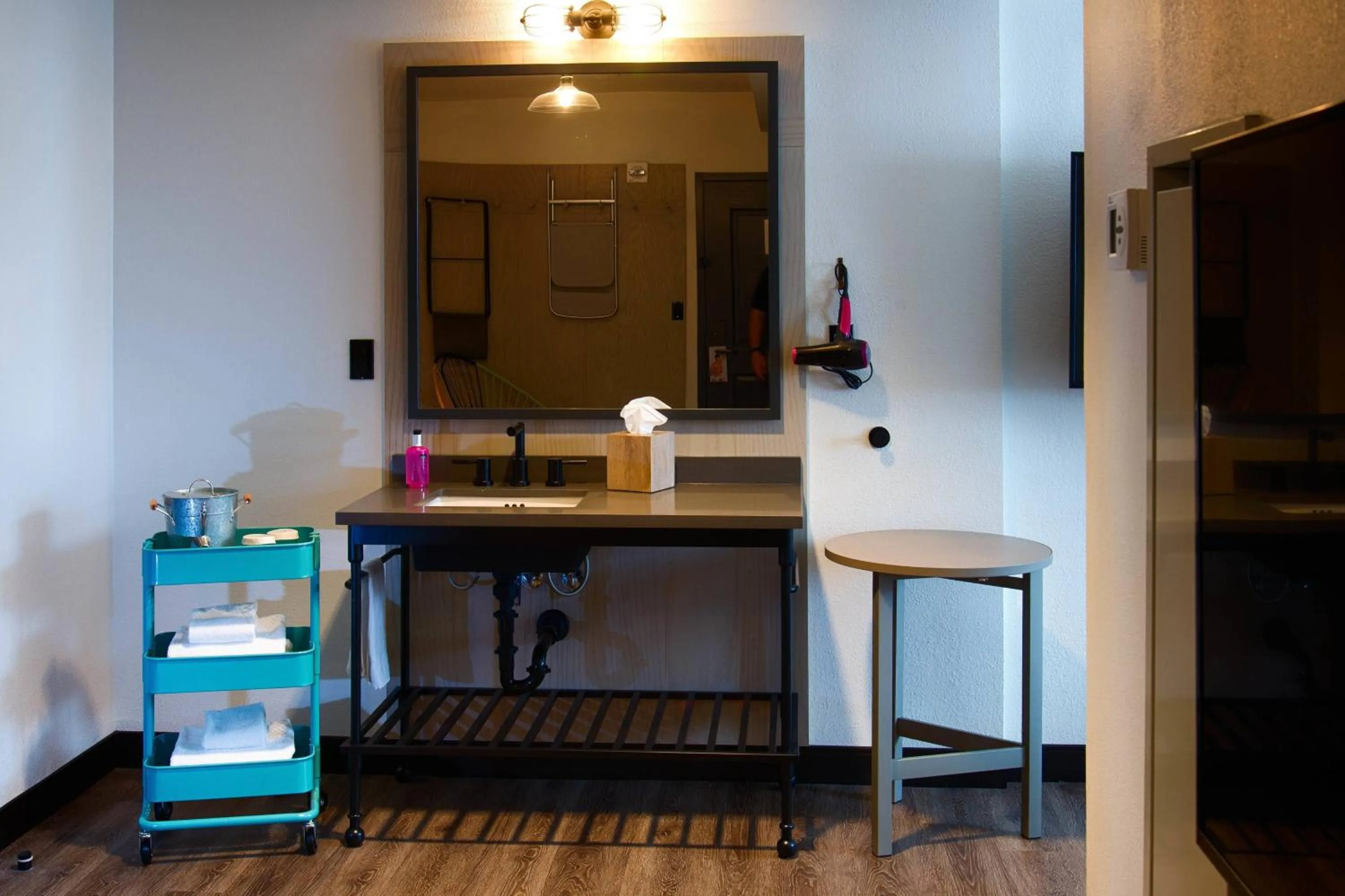 Photo of the whole room in MOXY New Orleans Downtown/French Quarter Area