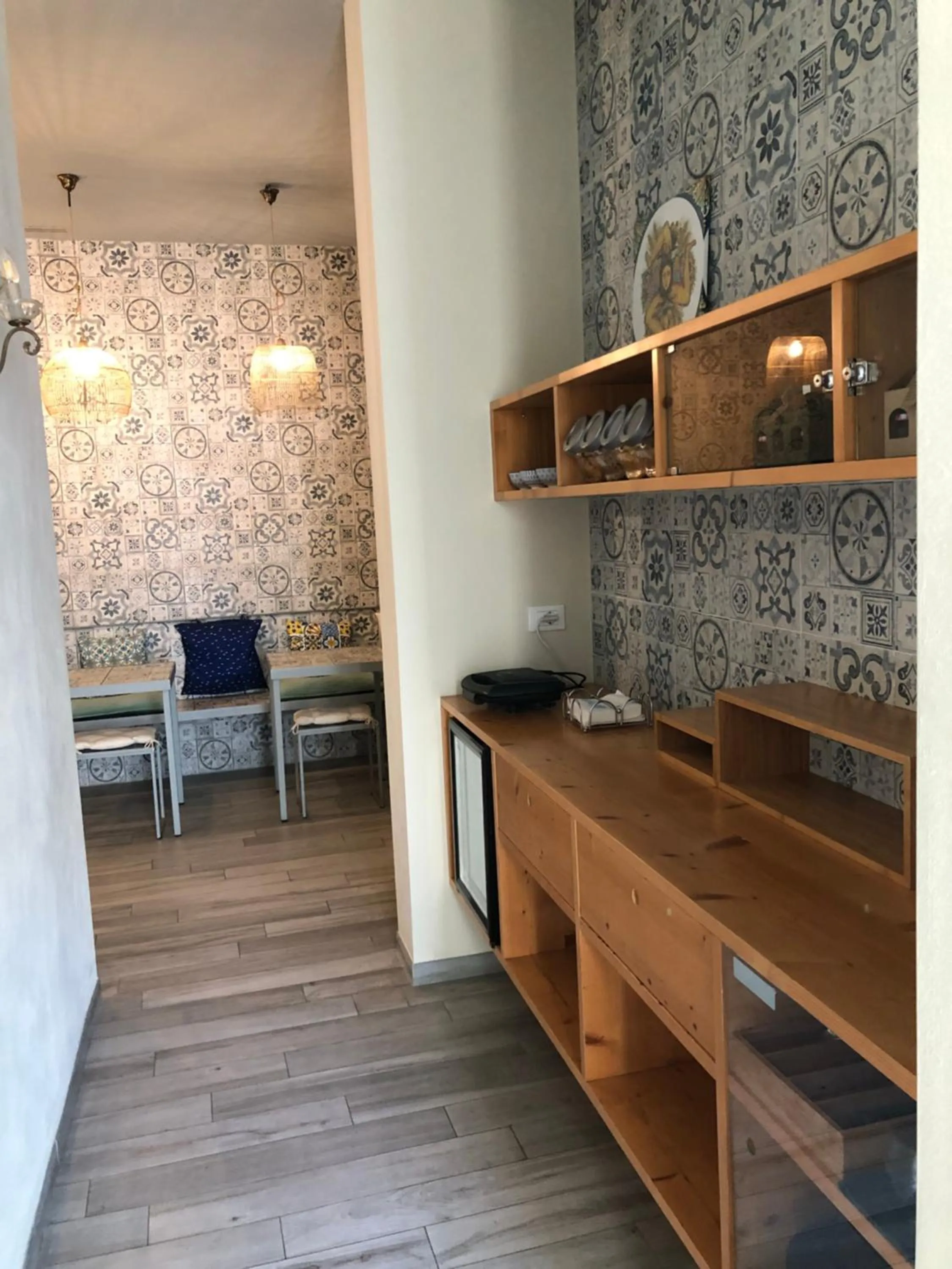 Coffee/tea facilities in Room 55