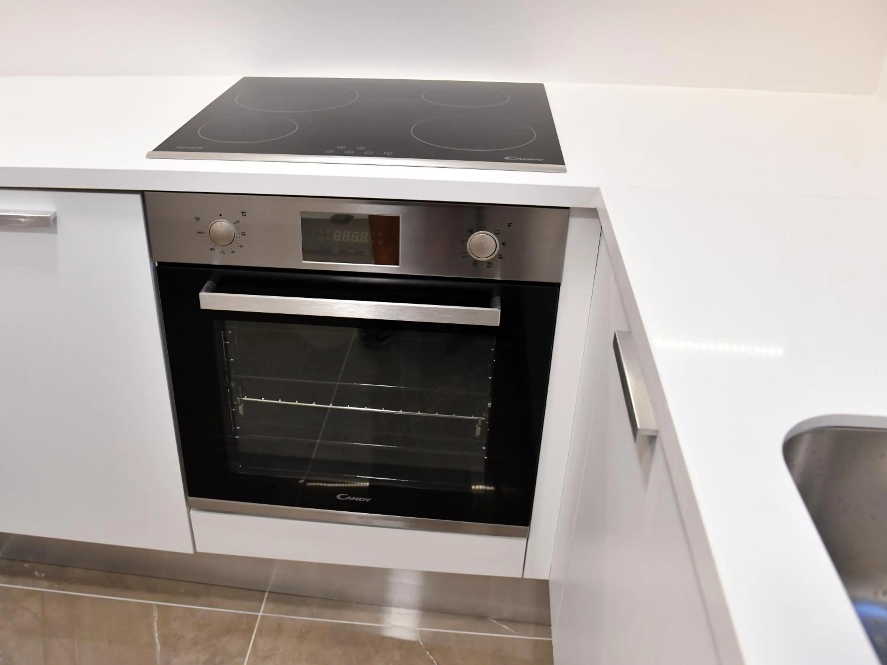 Kitchen or kitchenette in BAZ TOWER