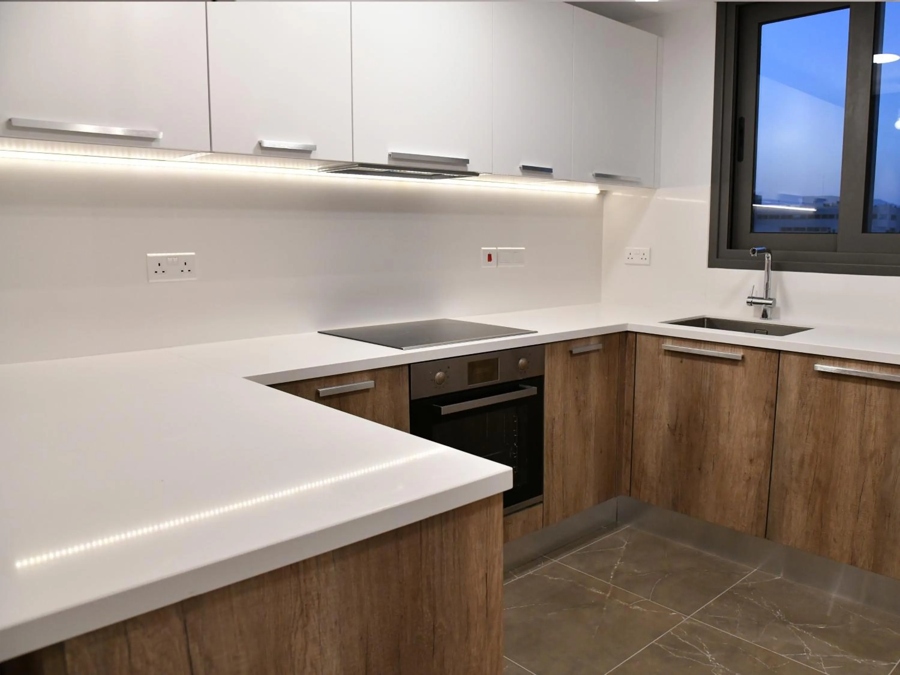 Kitchen or kitchenette in BAZ TOWER