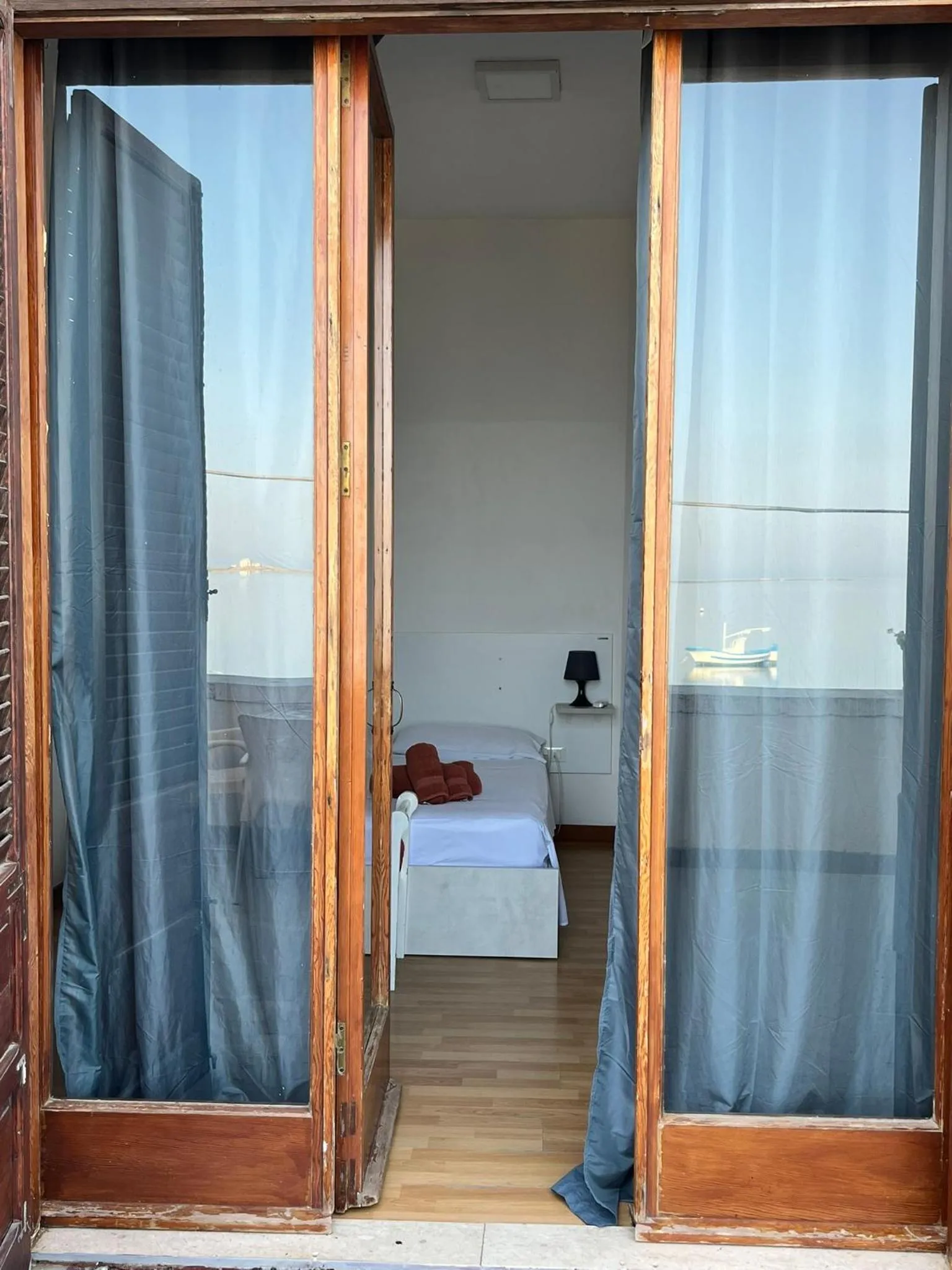 Balcony/Terrace, Bed in B&B Al Vecchio Pontile B&B MARSALA