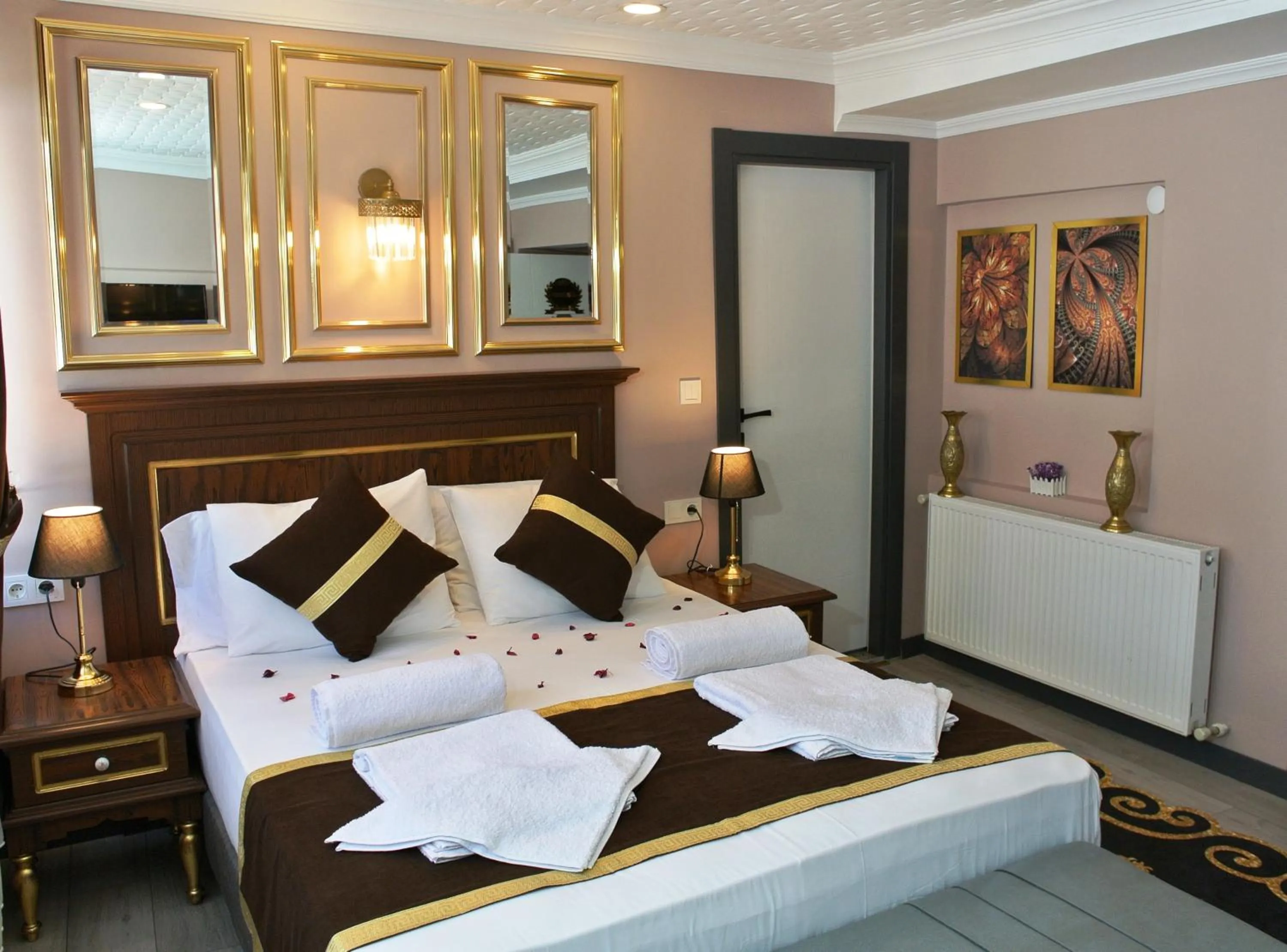 Bedroom, Bed in Emirhan Guesthouse & Suites