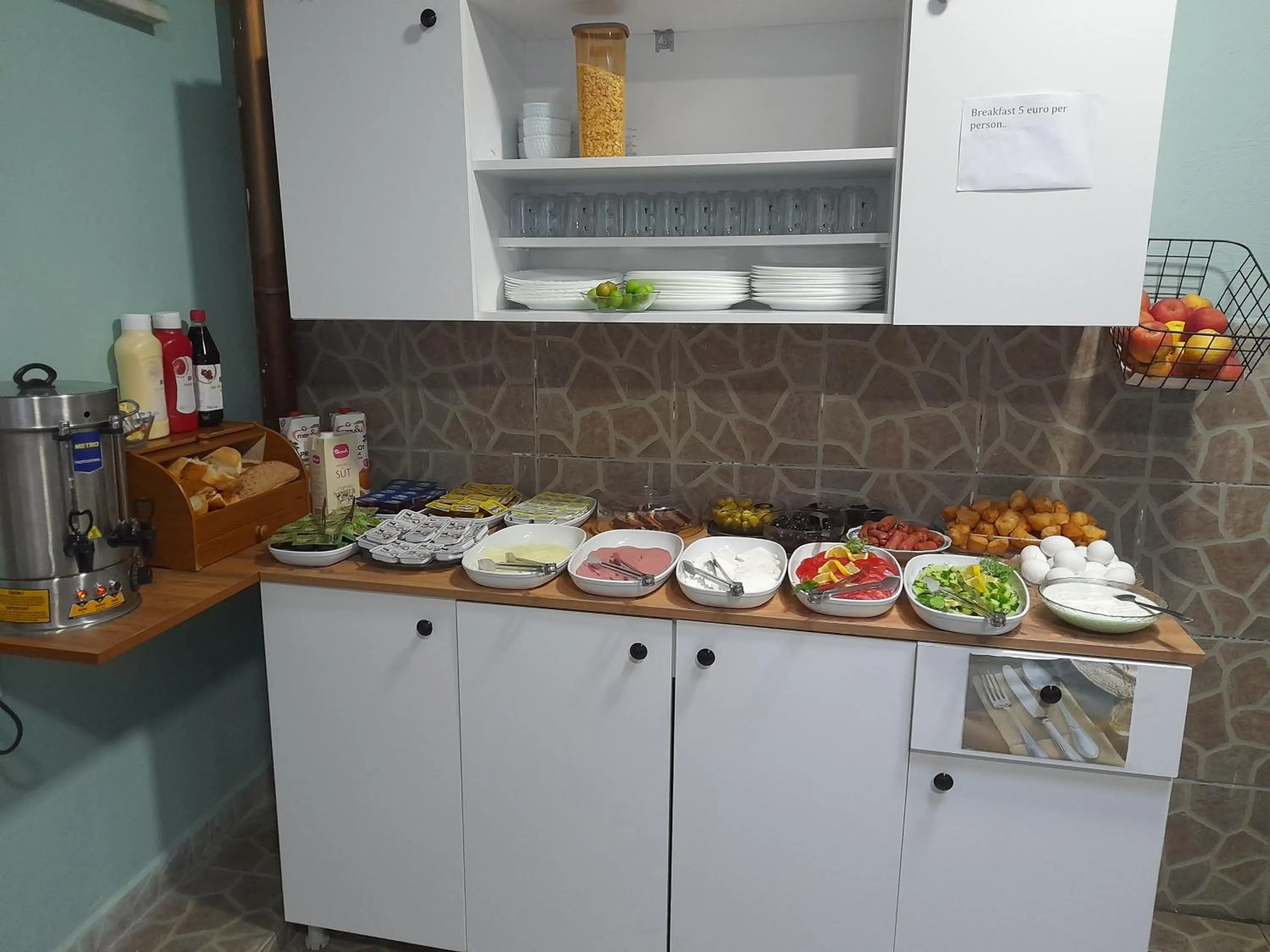 Breakfast in Emirhan Guesthouse & Suites