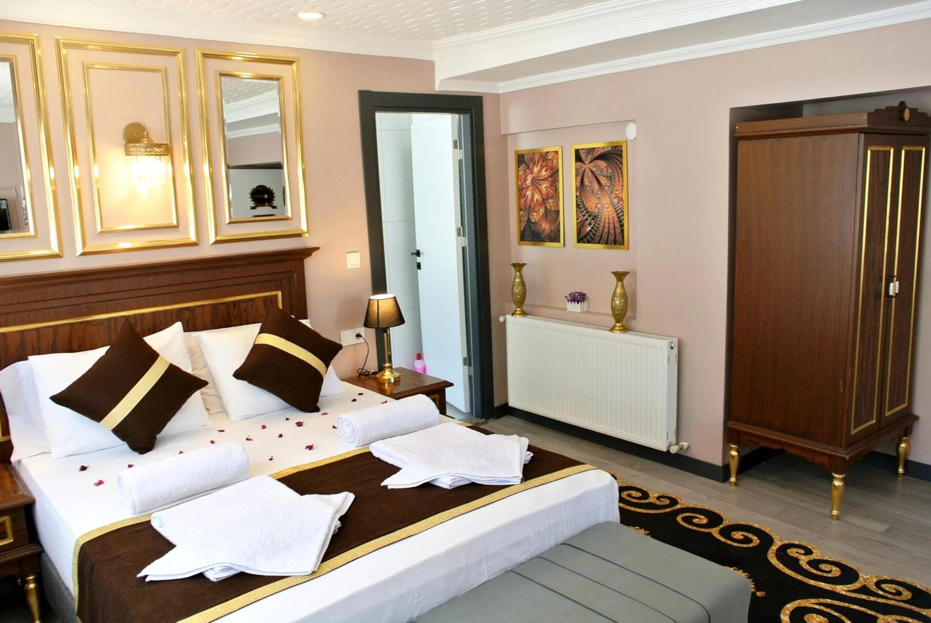 Massage, Bed in Emirhan Guesthouse & Suites