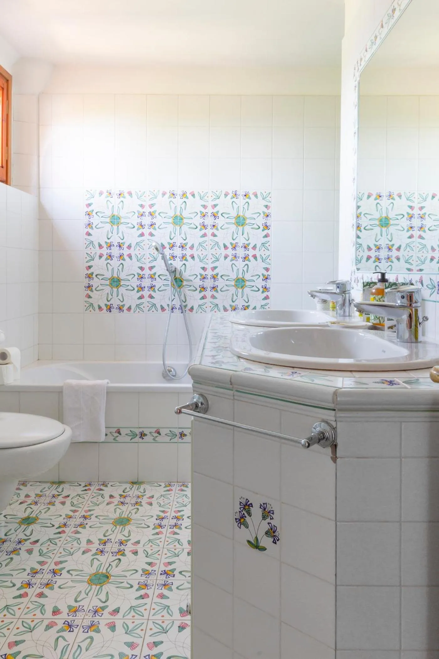 Bathroom in Rosso Del Chianti