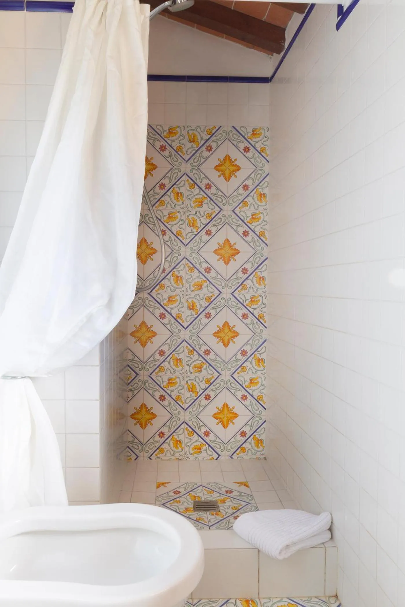 Shower in Rosso Del Chianti