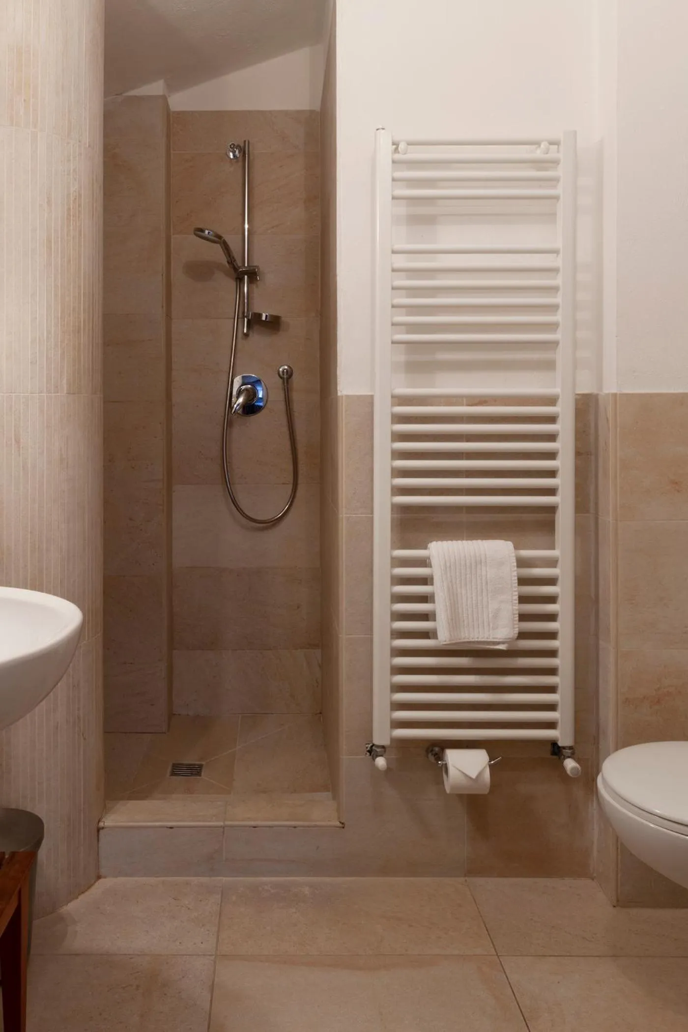 Bathroom in Rosso Del Chianti