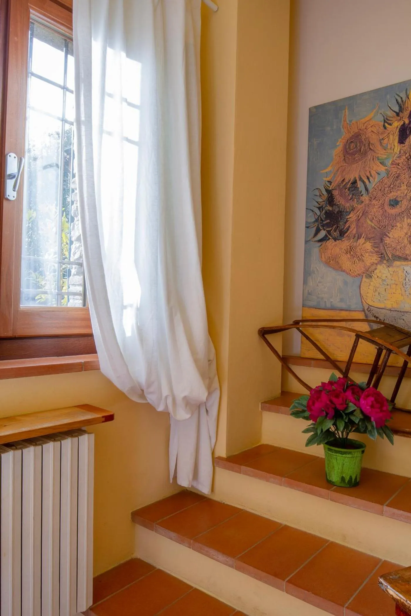 Seating area in Rosso Del Chianti