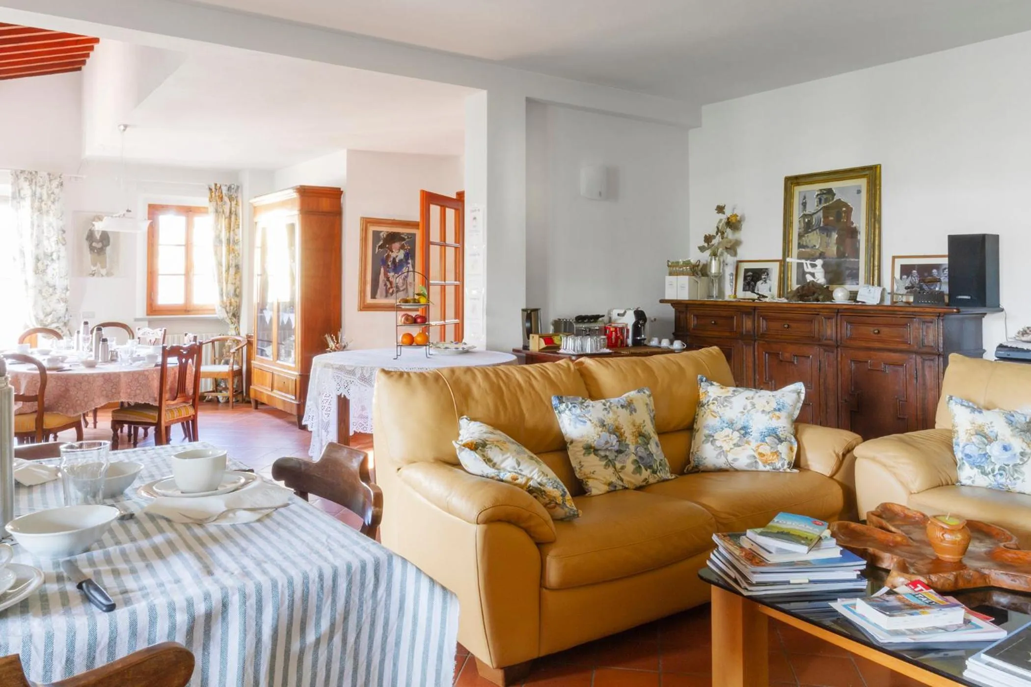 Living room in Rosso Del Chianti