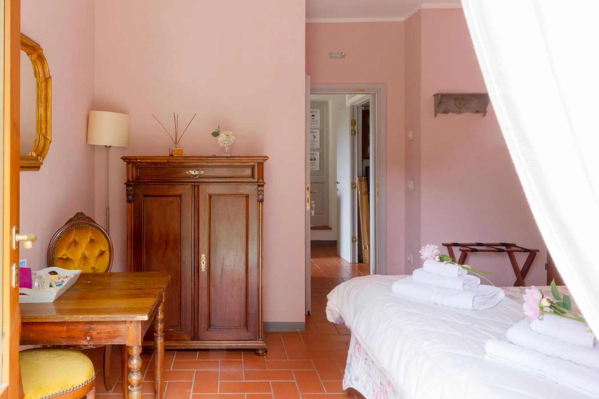 Bed in Rosso Del Chianti