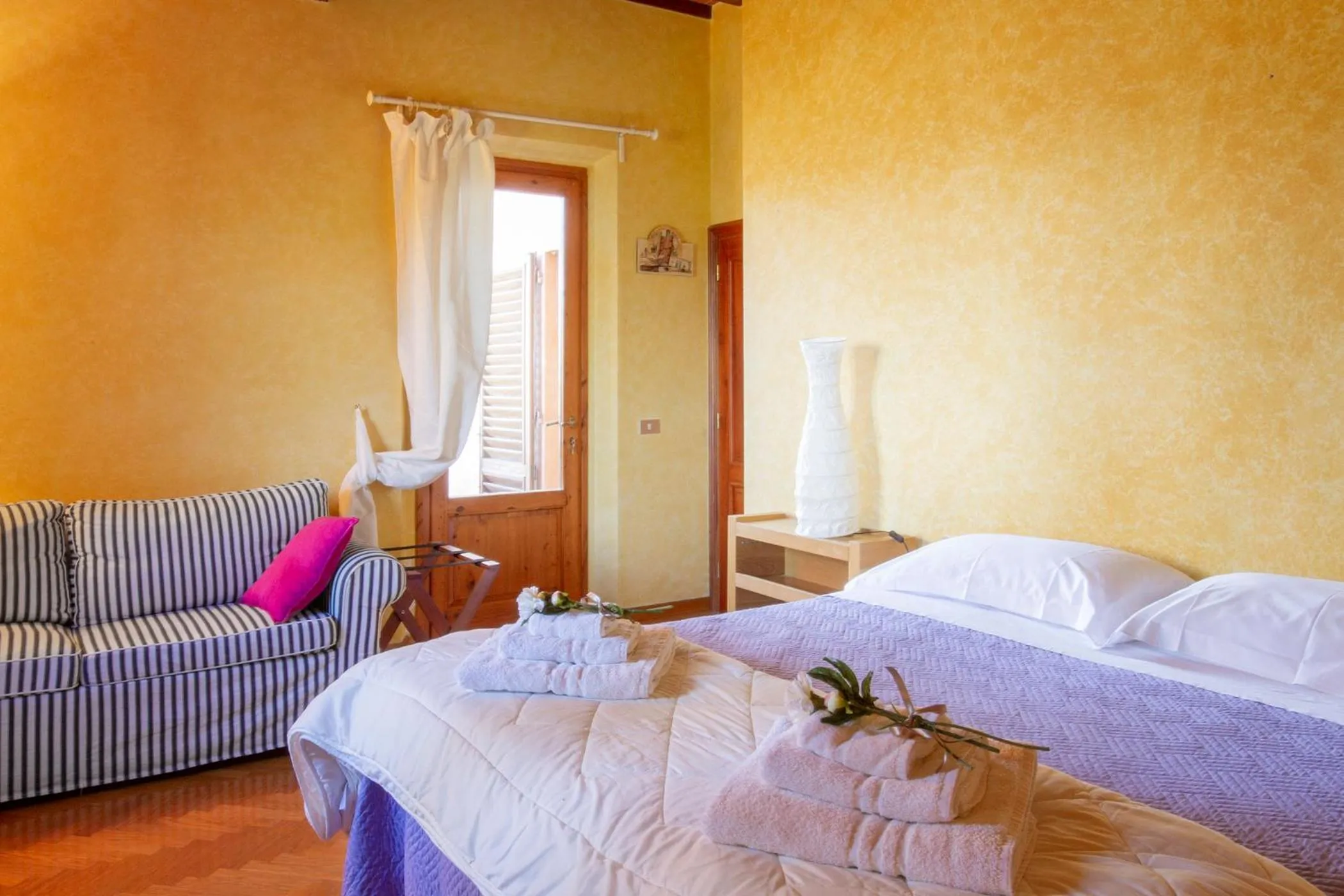 Bed in Rosso Del Chianti