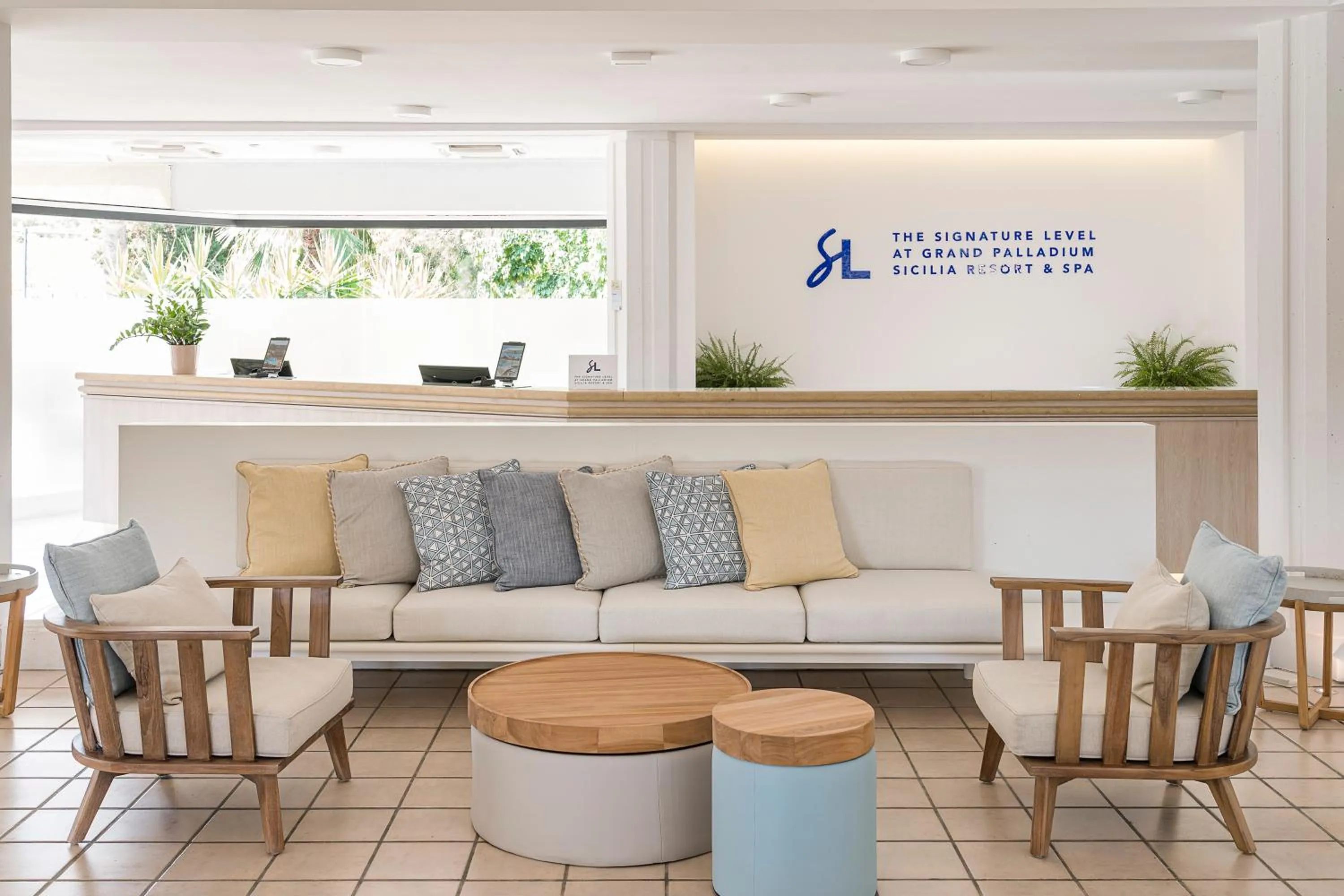 Lobby or reception in The Signature Level at Grand Palladium Sicilia Resort & Spa