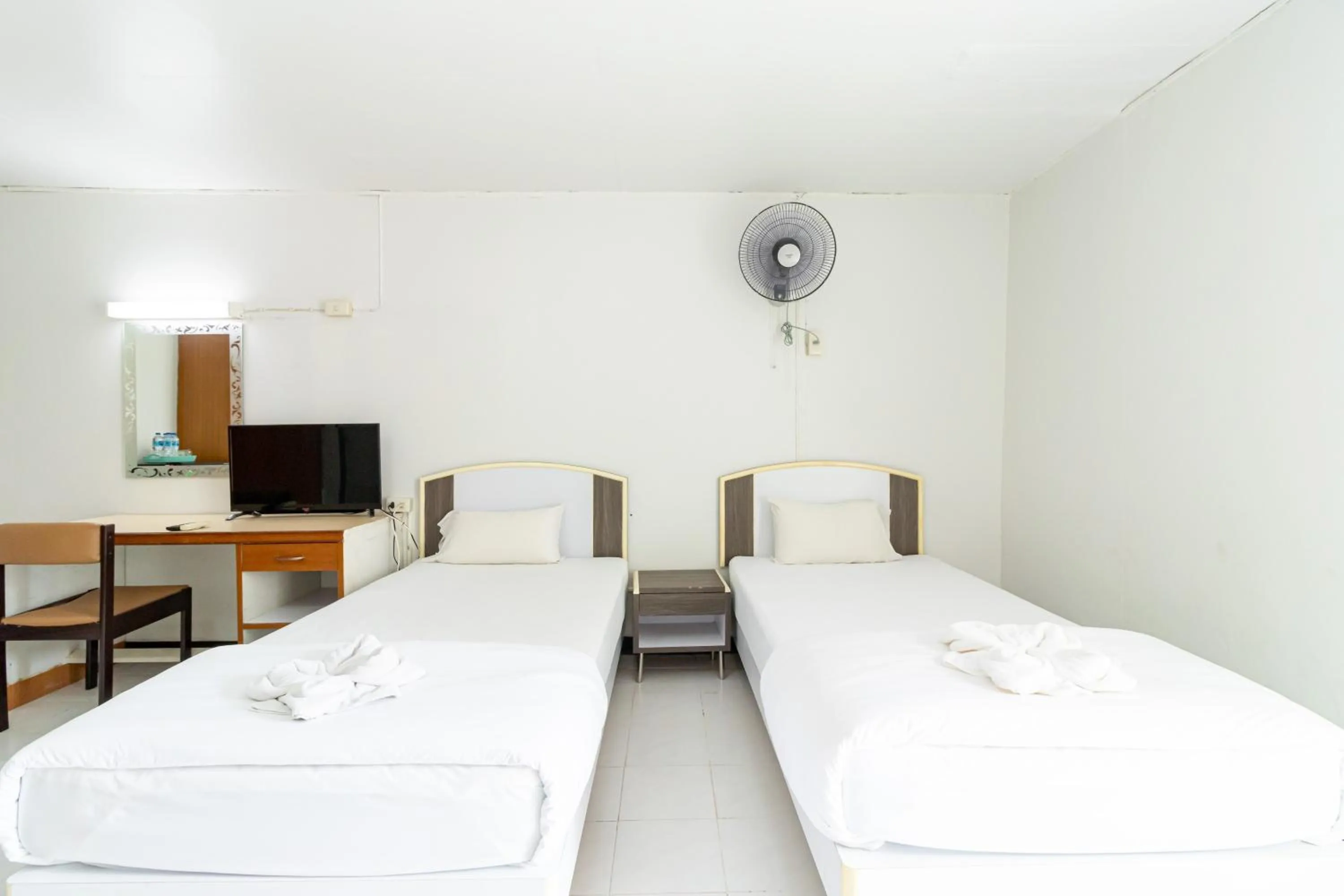 Bedroom, Bed in Boonchai Mansion