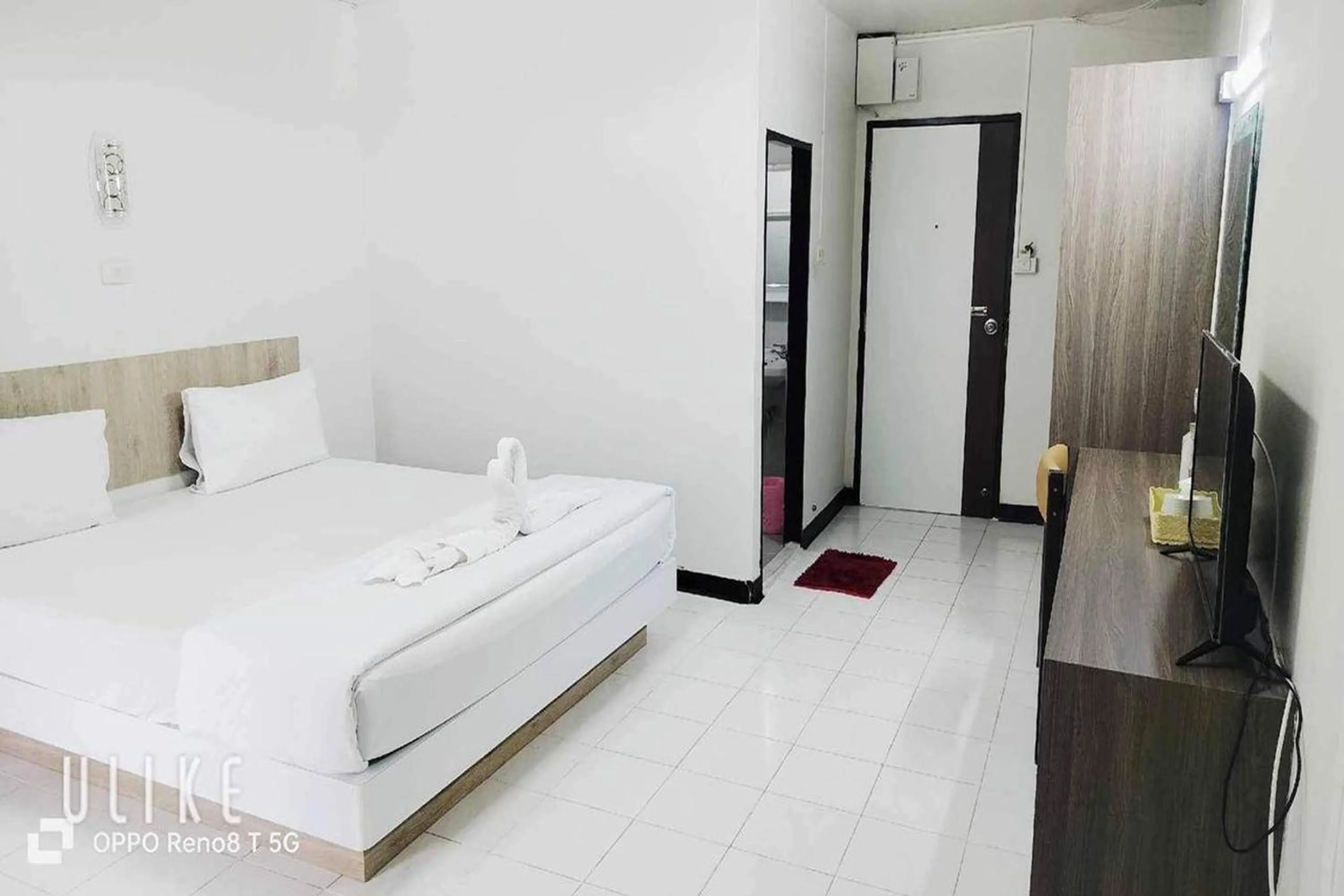 Bed in Boonchai Mansion