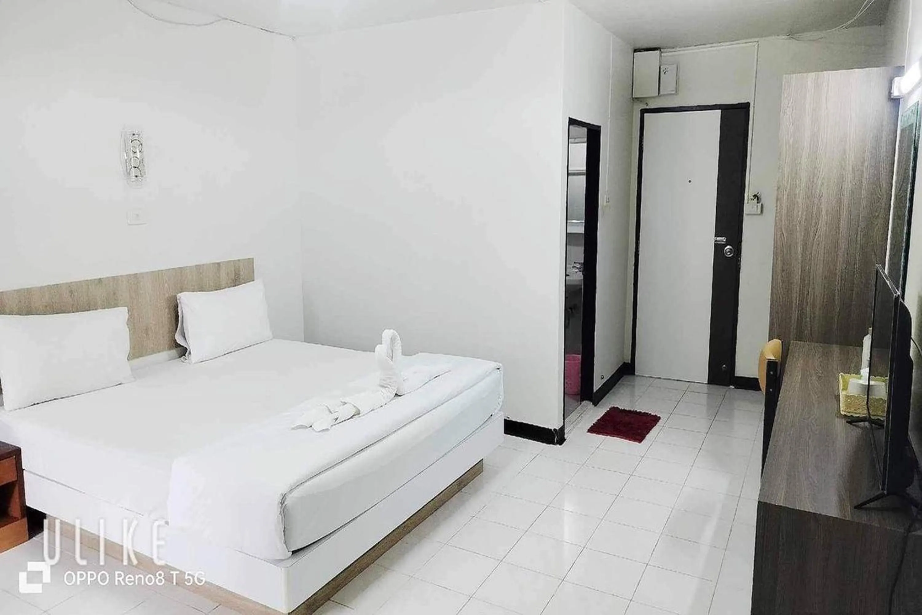 Bed in Boonchai Mansion