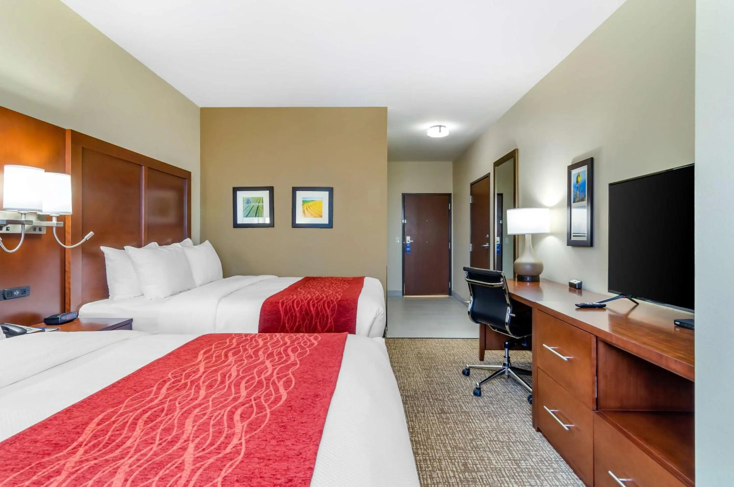 Bedroom, Bed in Comfort Inn & Suites Salina North