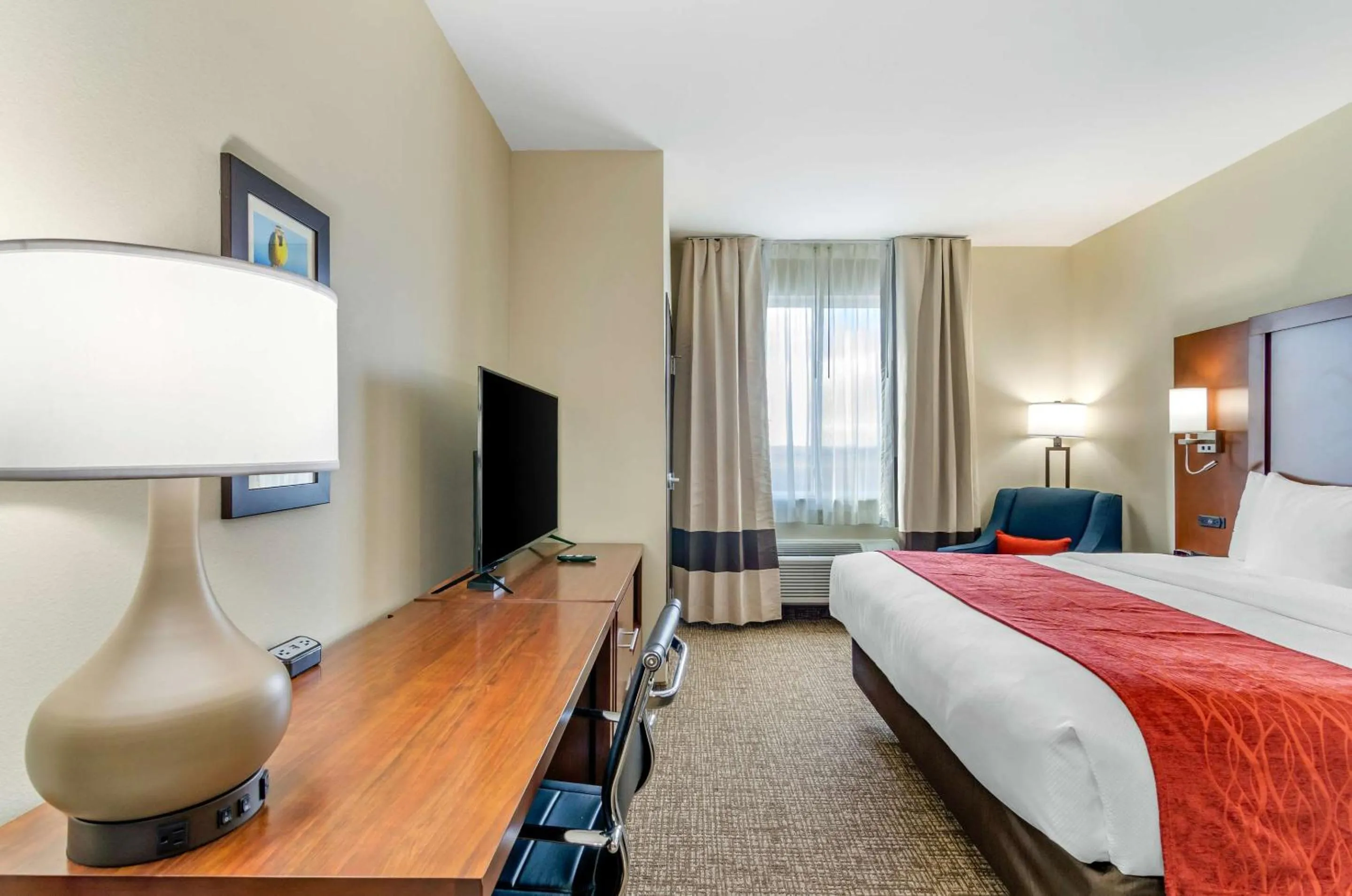 Bedroom, Bed in Comfort Inn & Suites Salina North