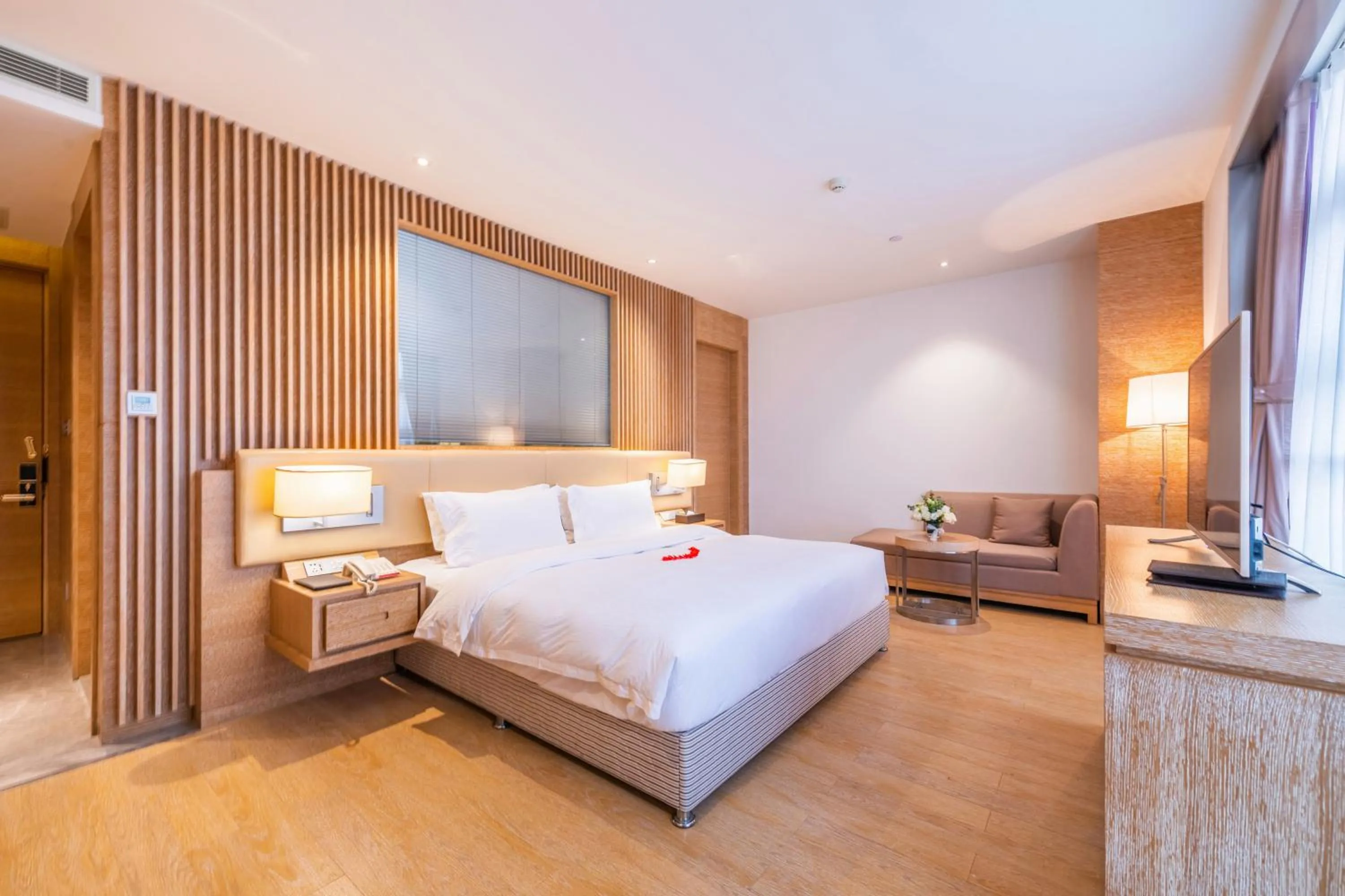 Photo of the whole room, Bed in Novotel Huashan