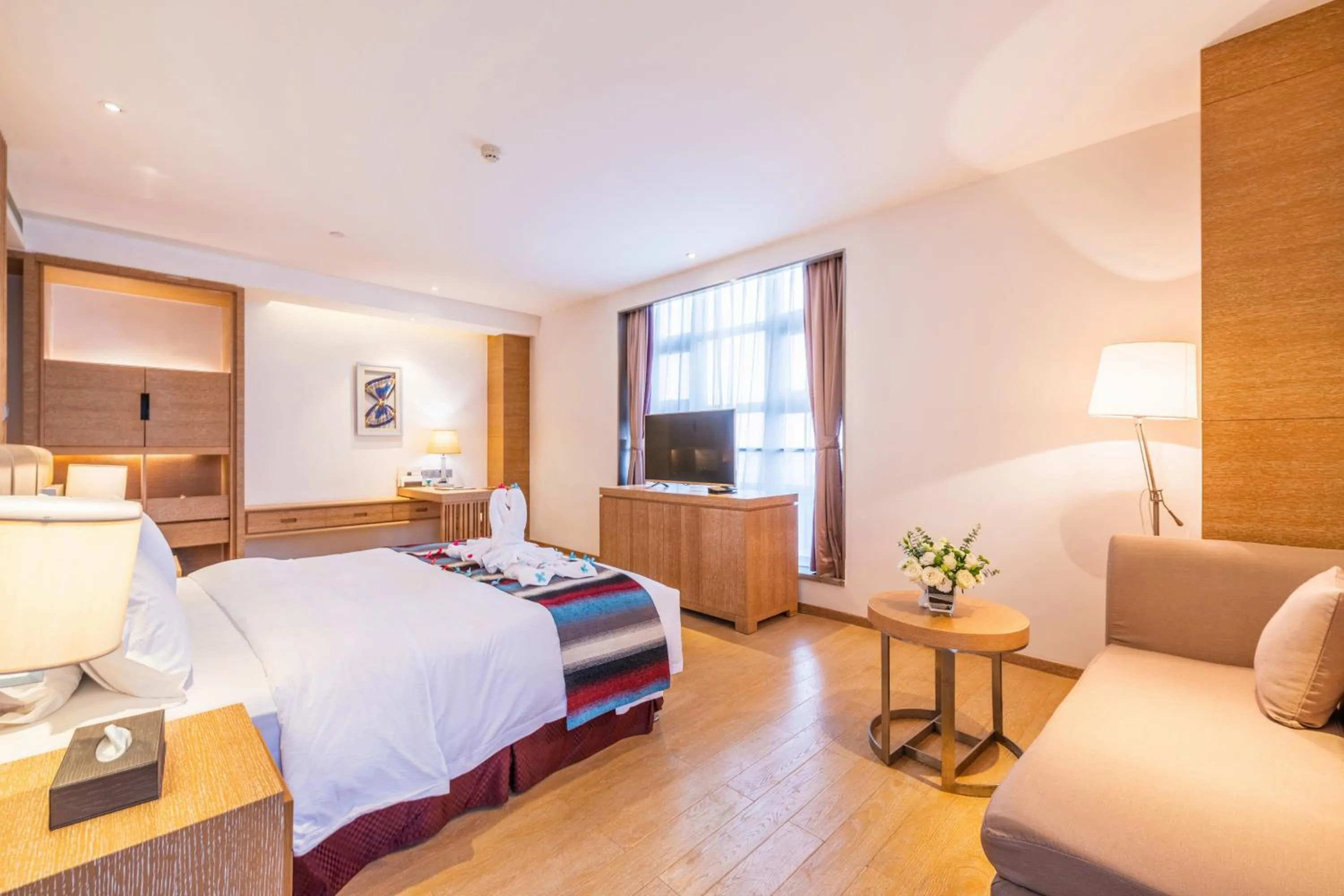 Photo of the whole room, Bed in Novotel Huashan