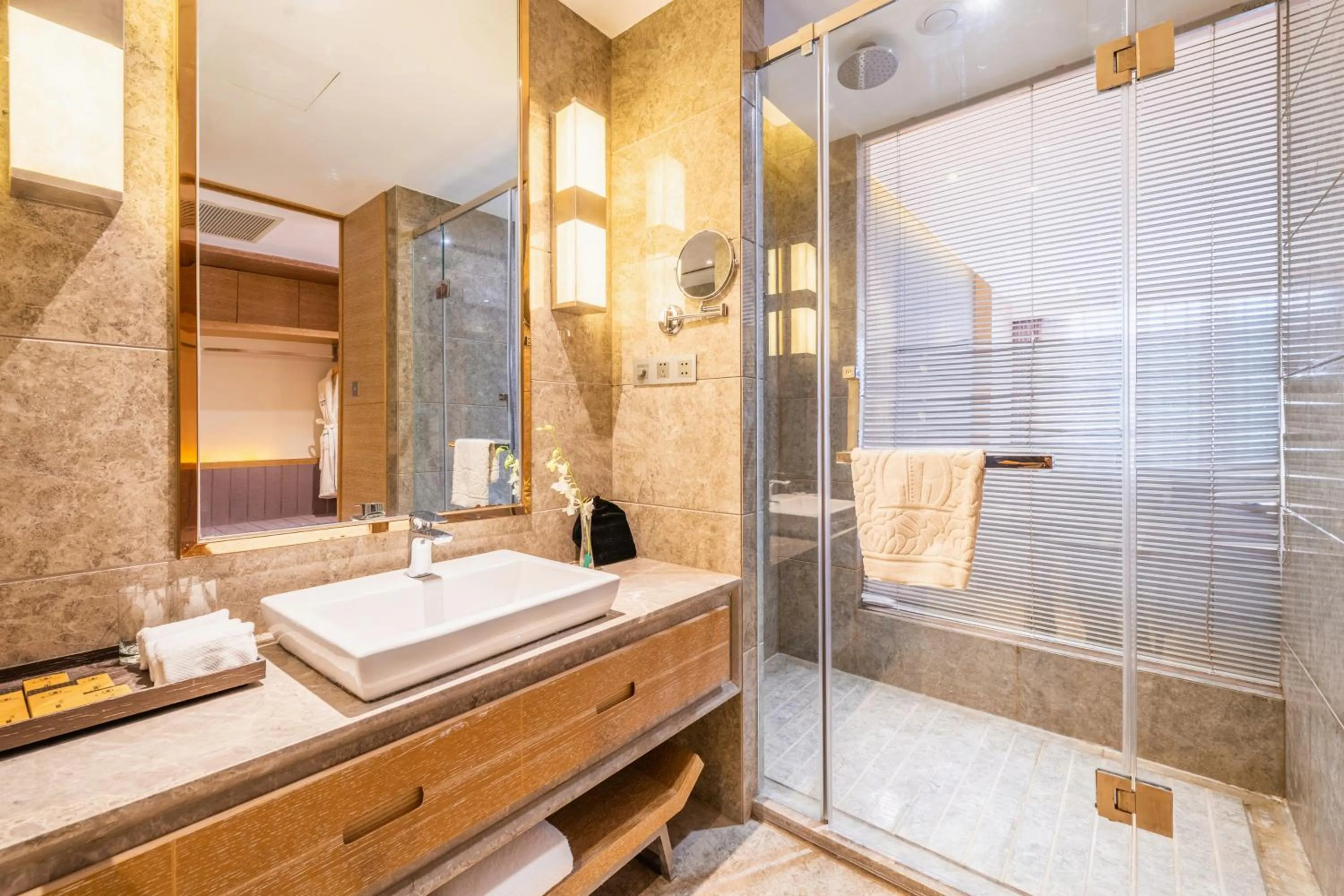 Shower in Novotel Huashan