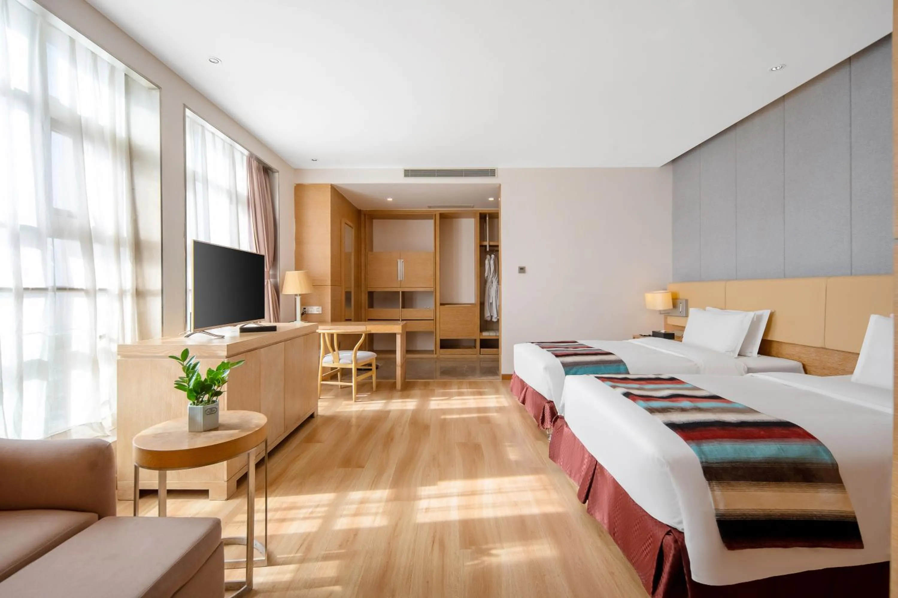 Photo of the whole room, Bed in Novotel Huashan