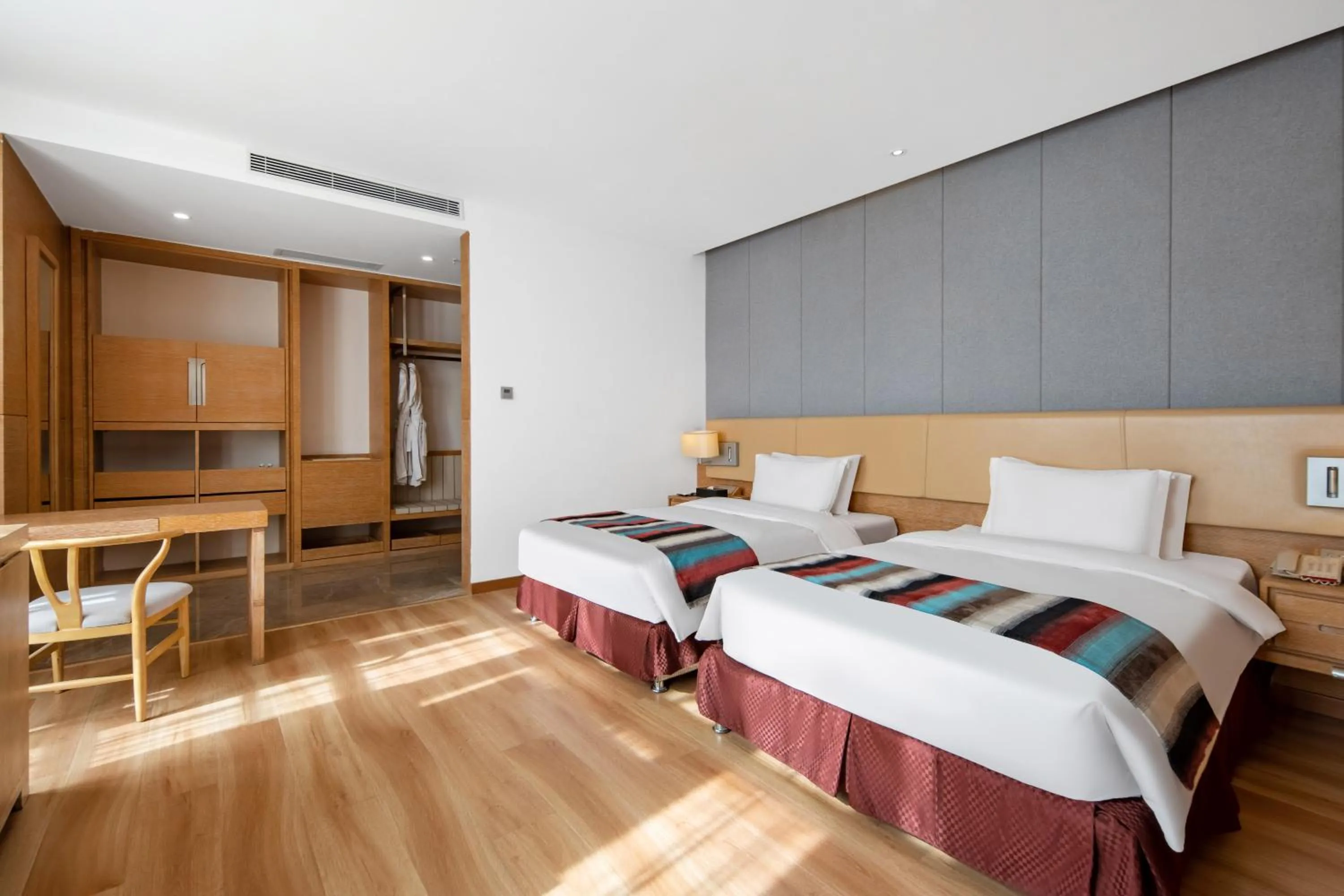 Photo of the whole room, Bed in Novotel Huashan