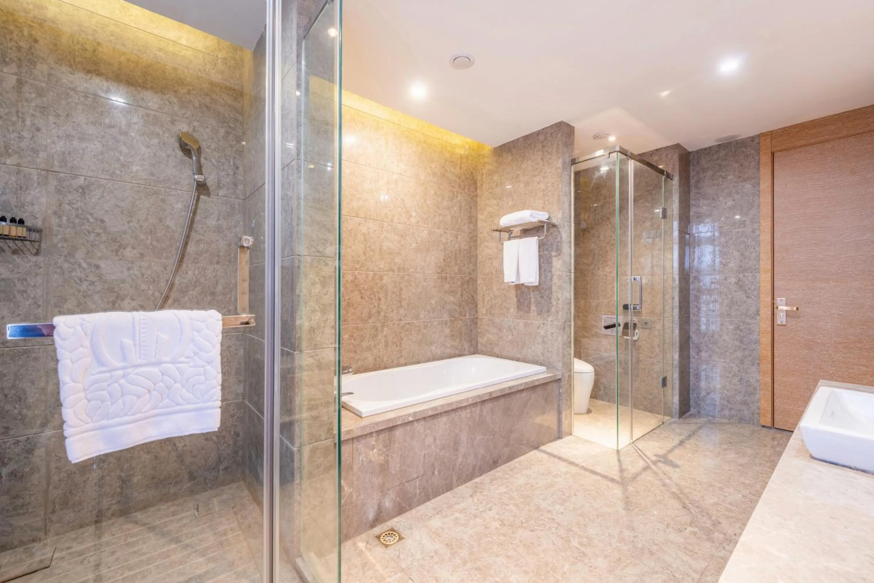Shower in Novotel Huashan