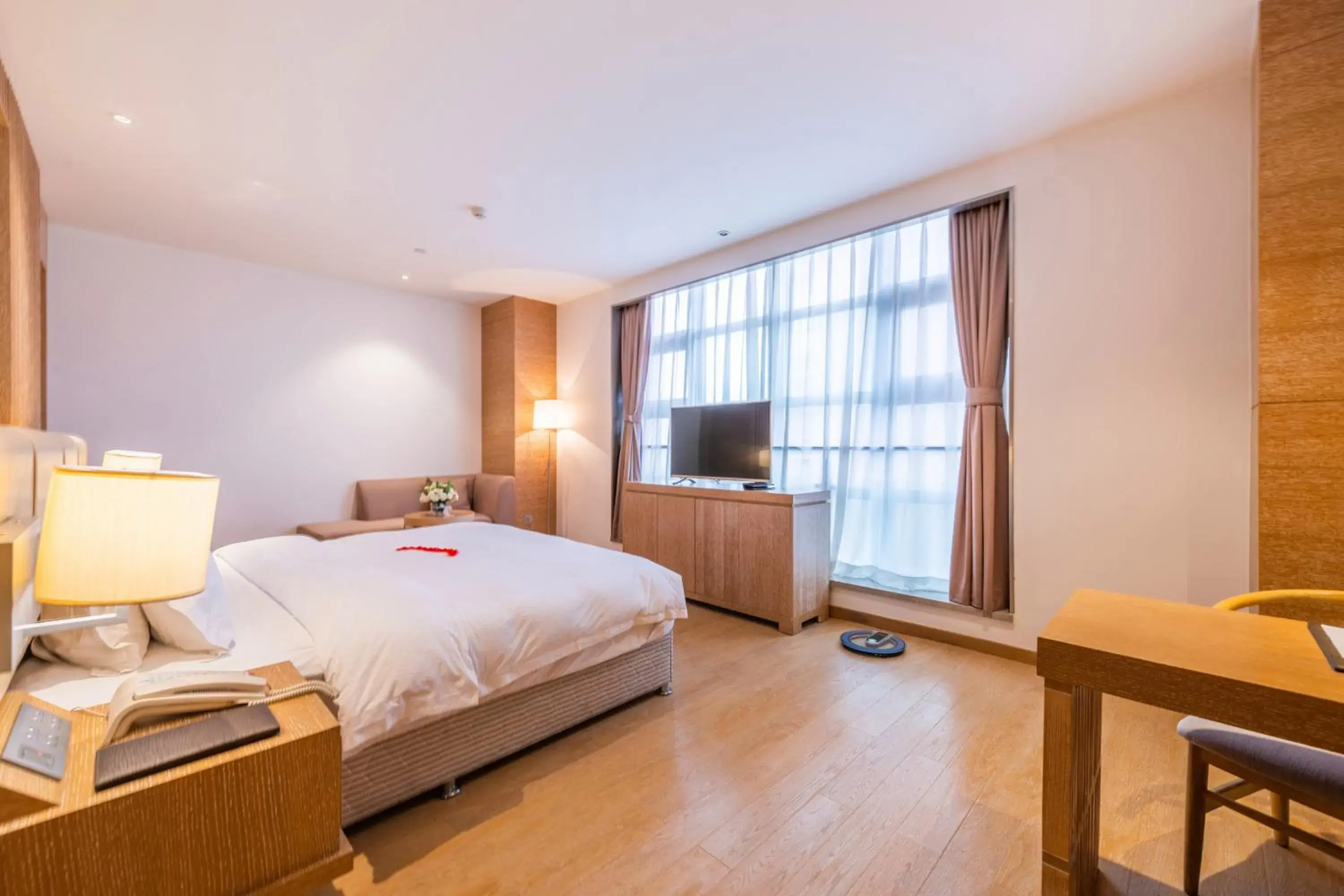 Standard King Room in Novotel Huashan Standard King Room in Novotel Huashan