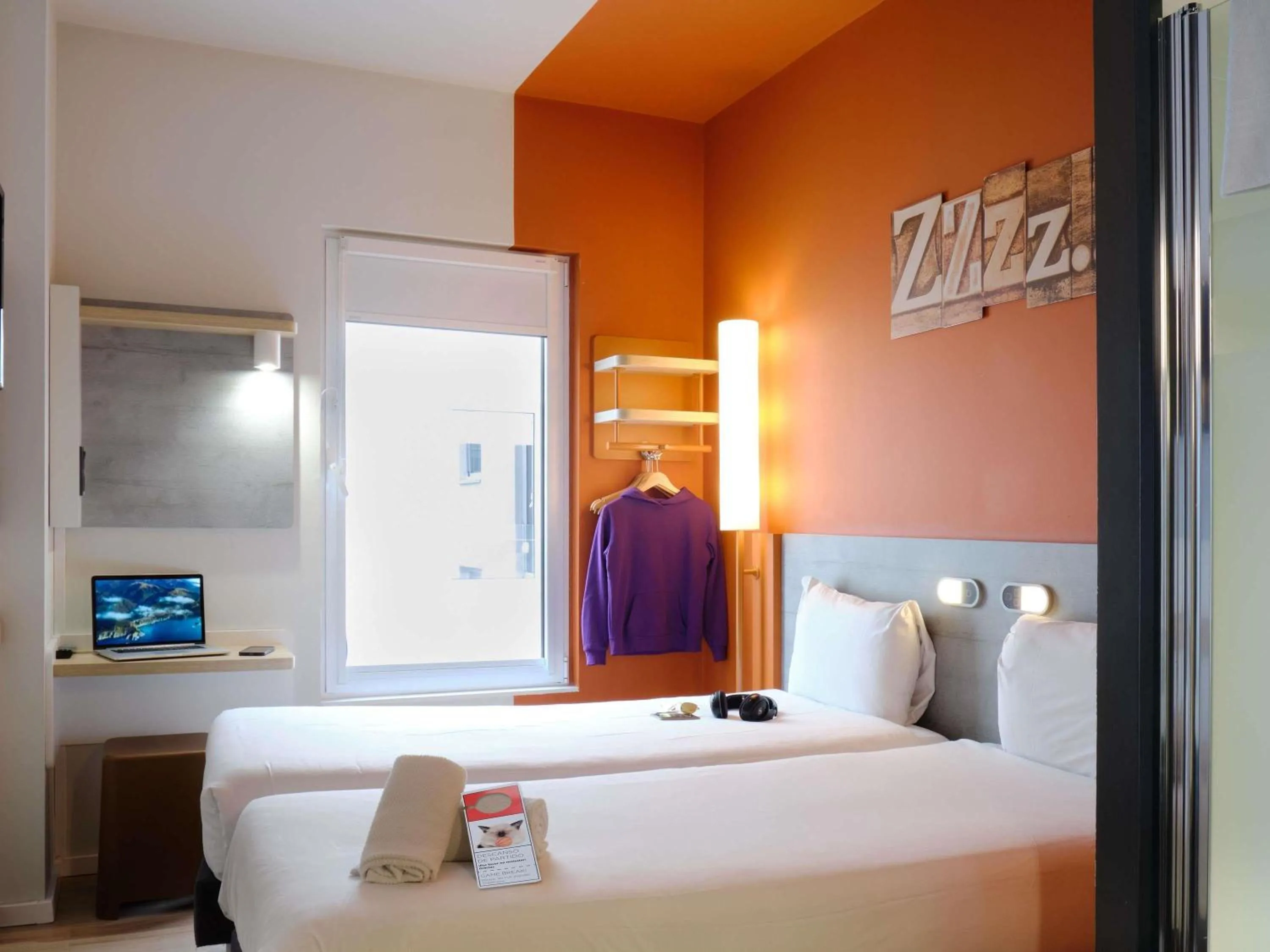 Bedroom, Bed in Ibis Budget Bilbao City