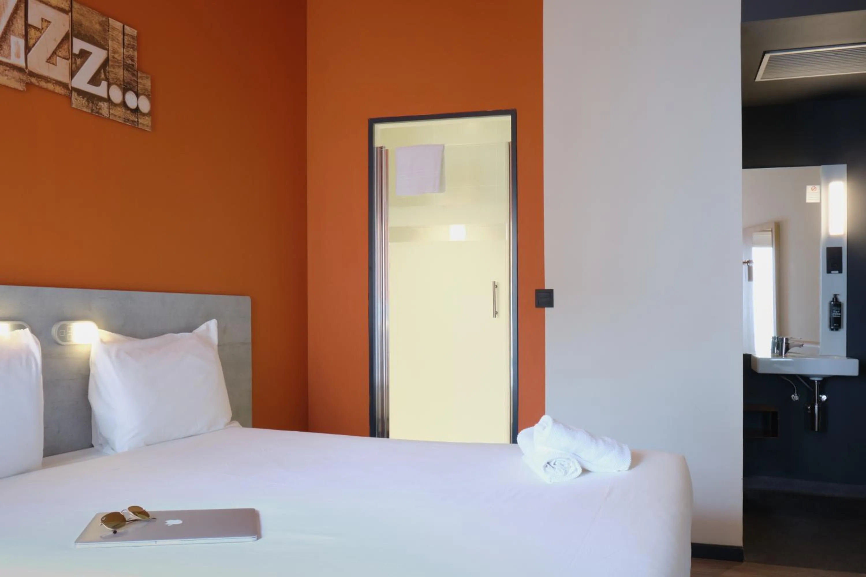 Bedroom, Bed in Ibis Budget Bilbao City