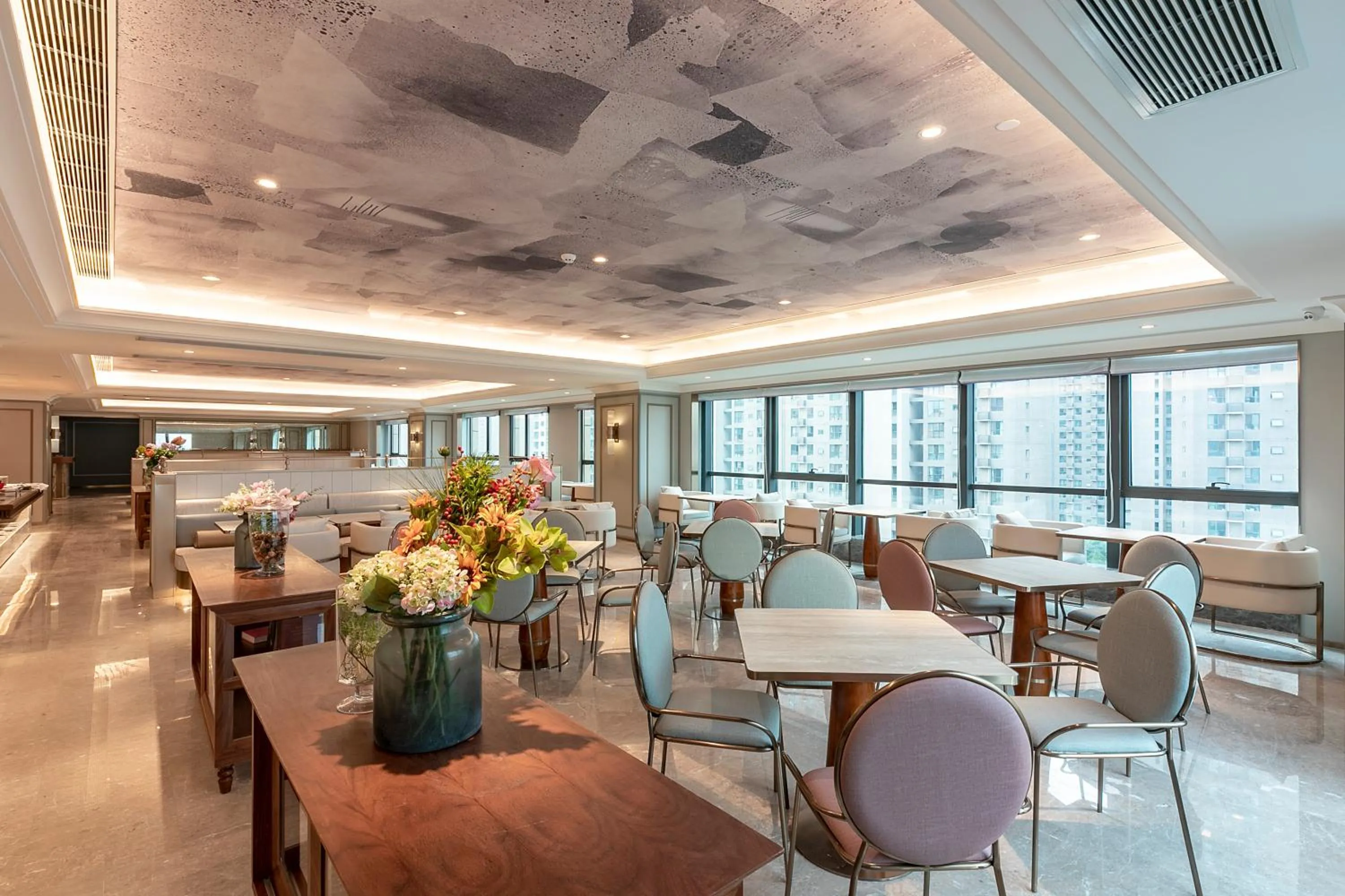 Restaurant/places to eat in Mercure Xian North