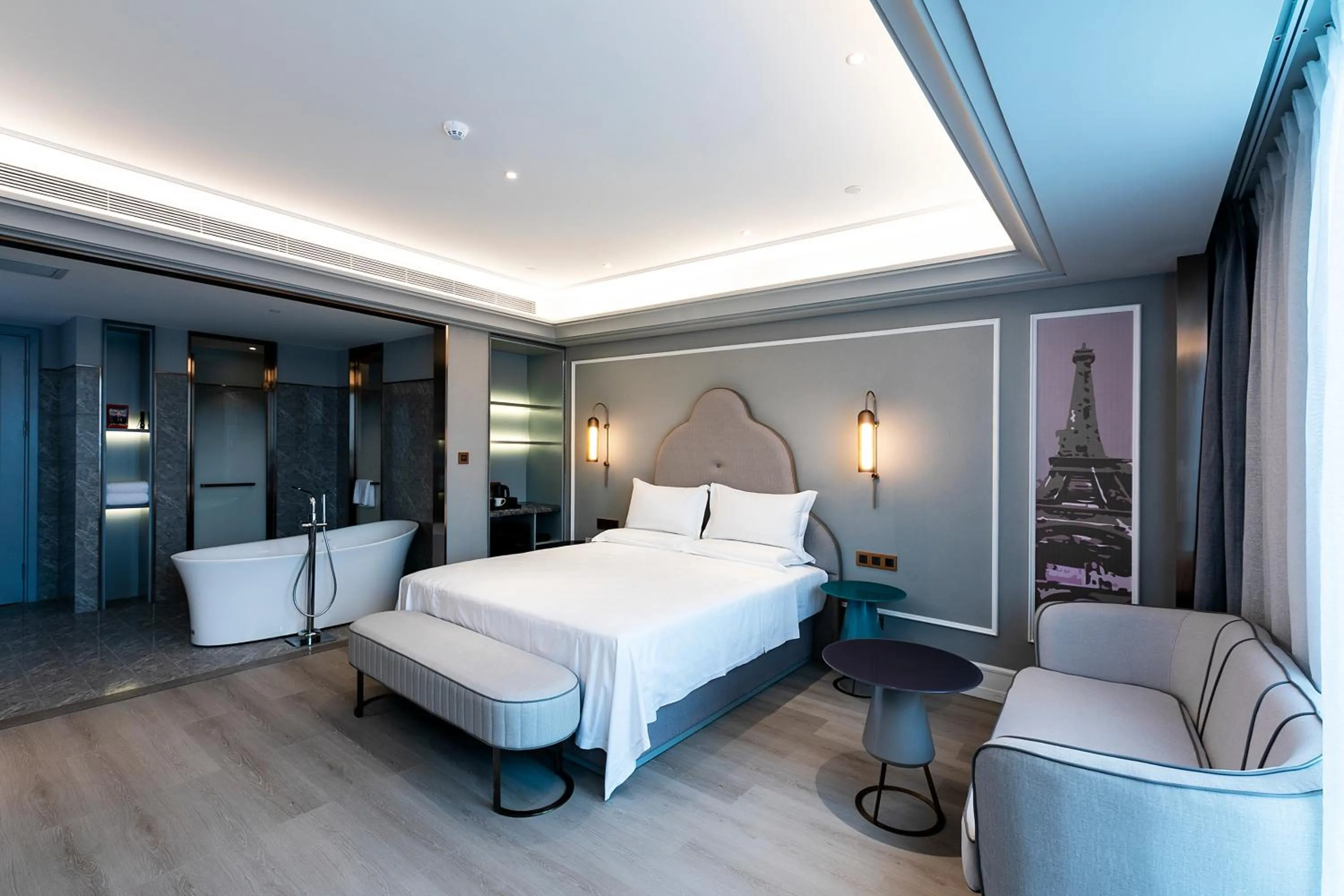 Photo of the whole room, Bed in Mercure Xian North