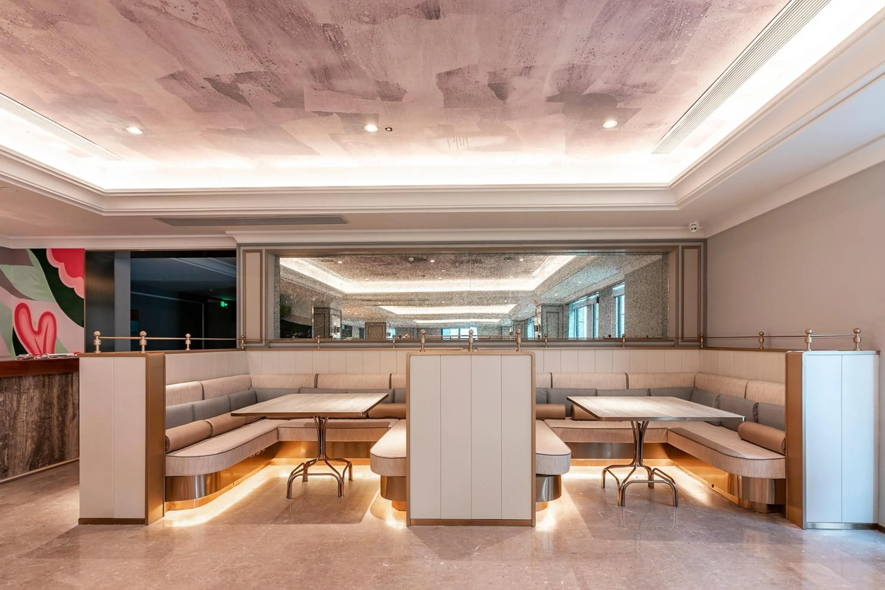 Restaurant/places to eat in Mercure Xian North