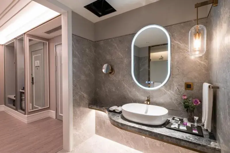 Privilege Twin Room in Mercure Shanghai Xujiahui South Privilege Twin Room in Mercure Shanghai Xujiahui South