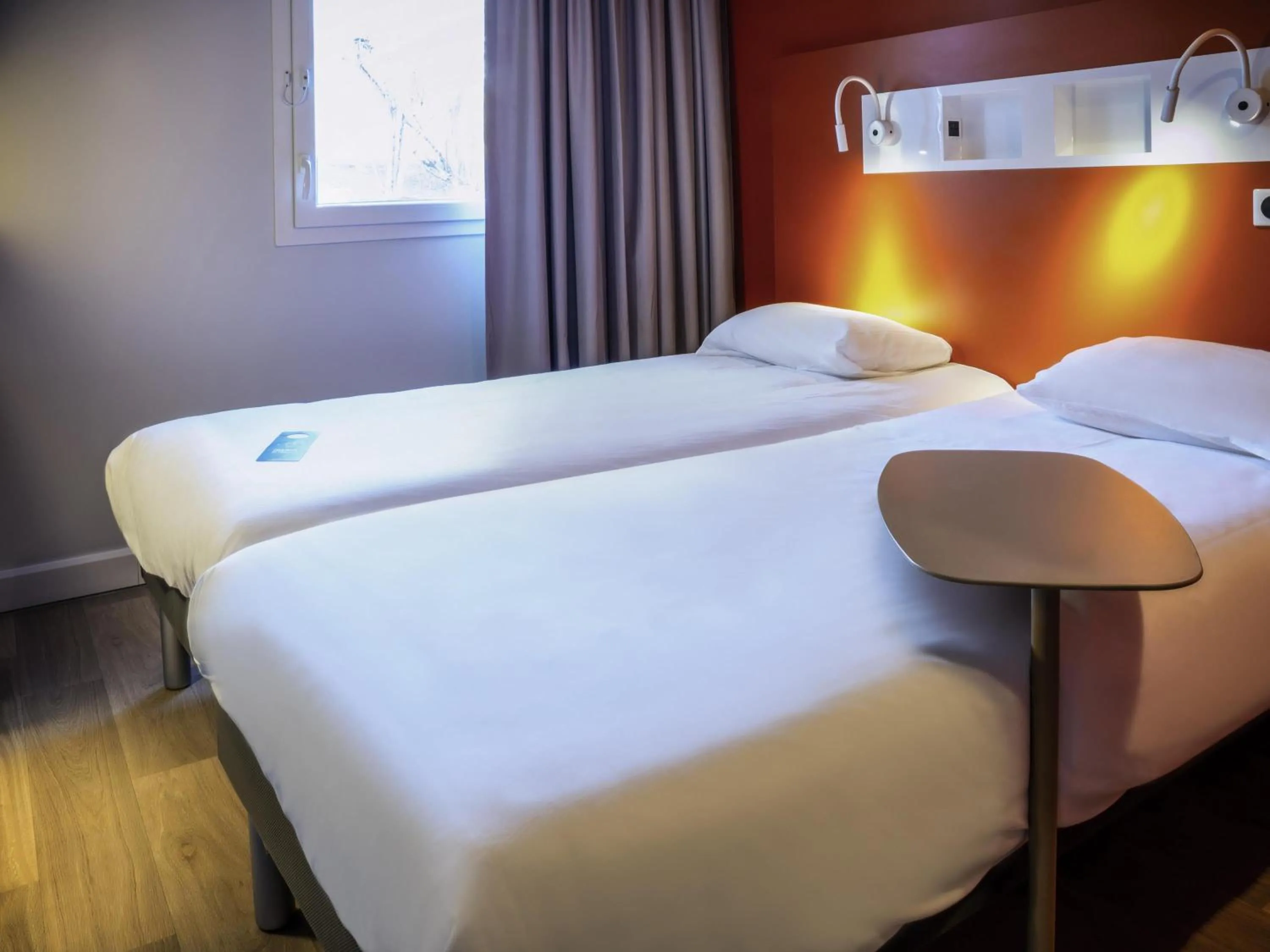 Bedroom, Bed in ibis budget Reims Parc Des Expositions