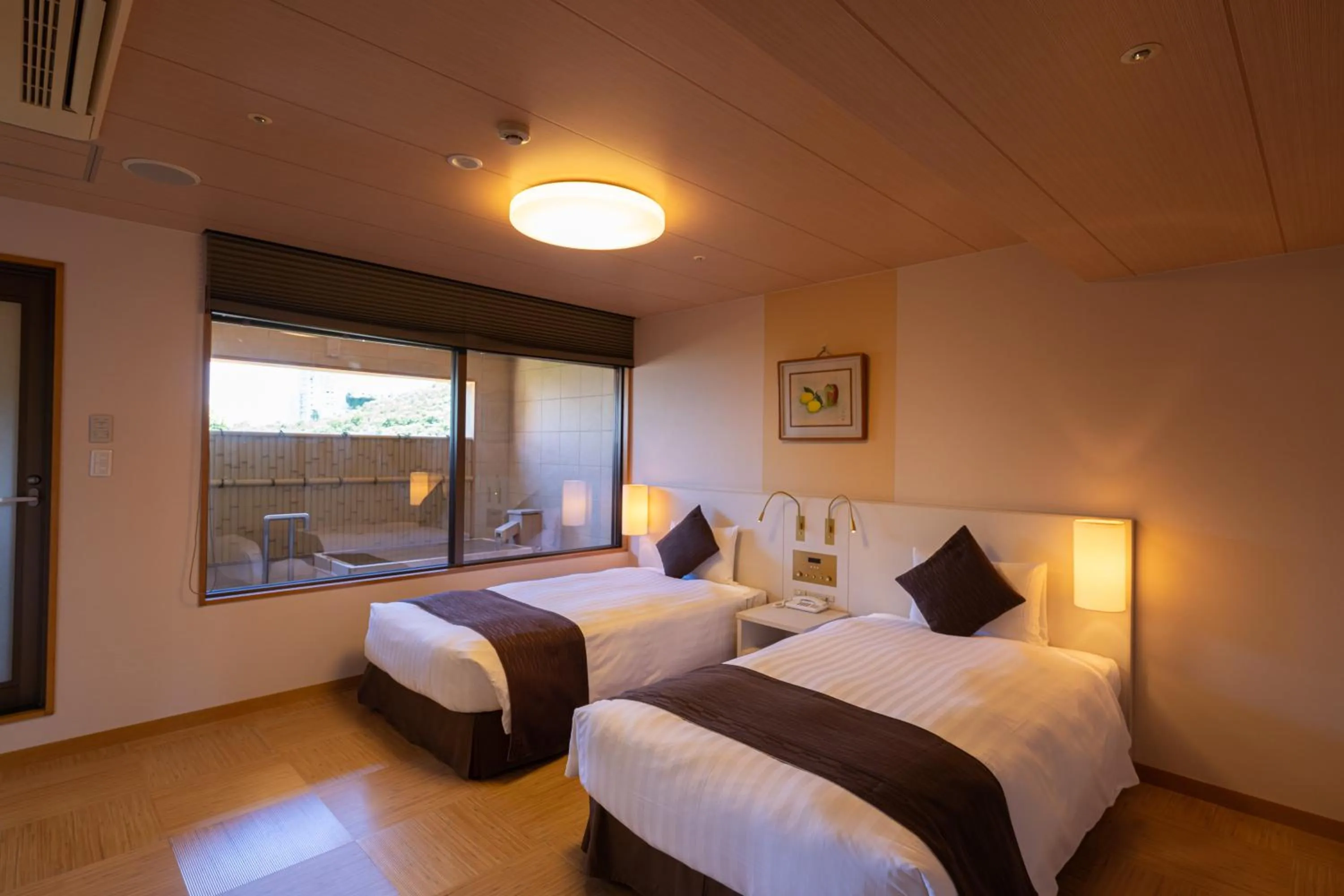 Photo of the whole room, Bed in KAMENOI HOTEL Toba