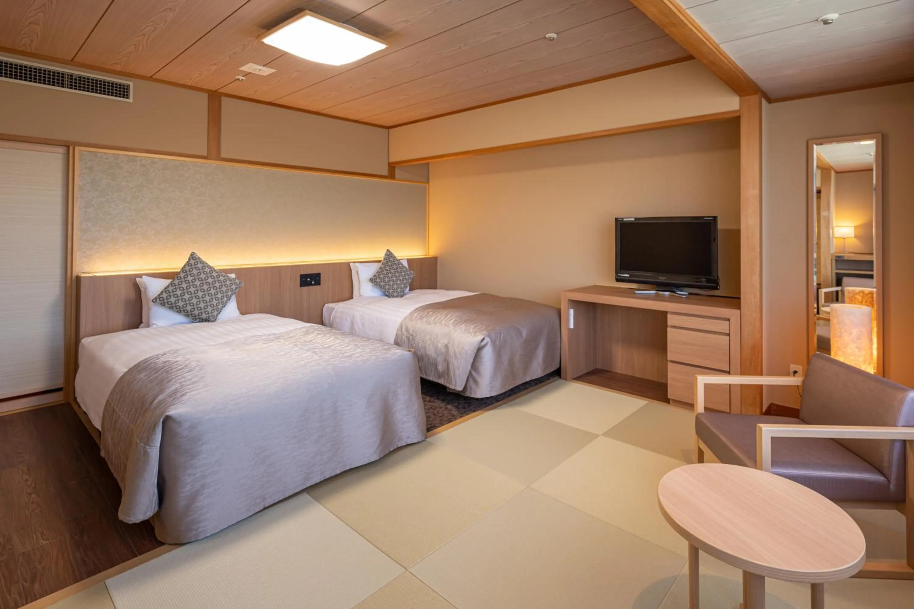 Photo of the whole room, Bed in KAMENOI HOTEL Toba