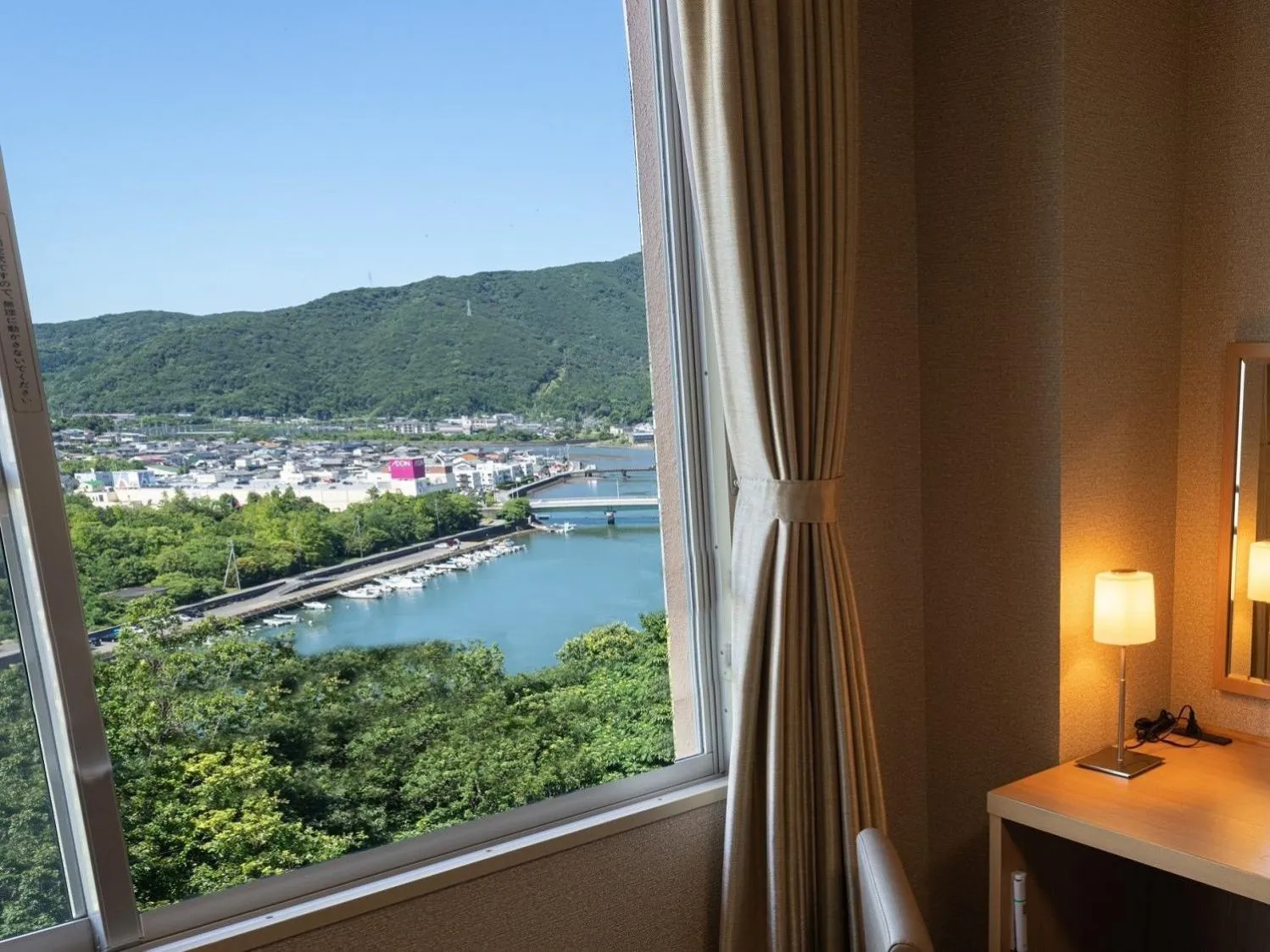 group of guests in KAMENOI HOTEL Toba