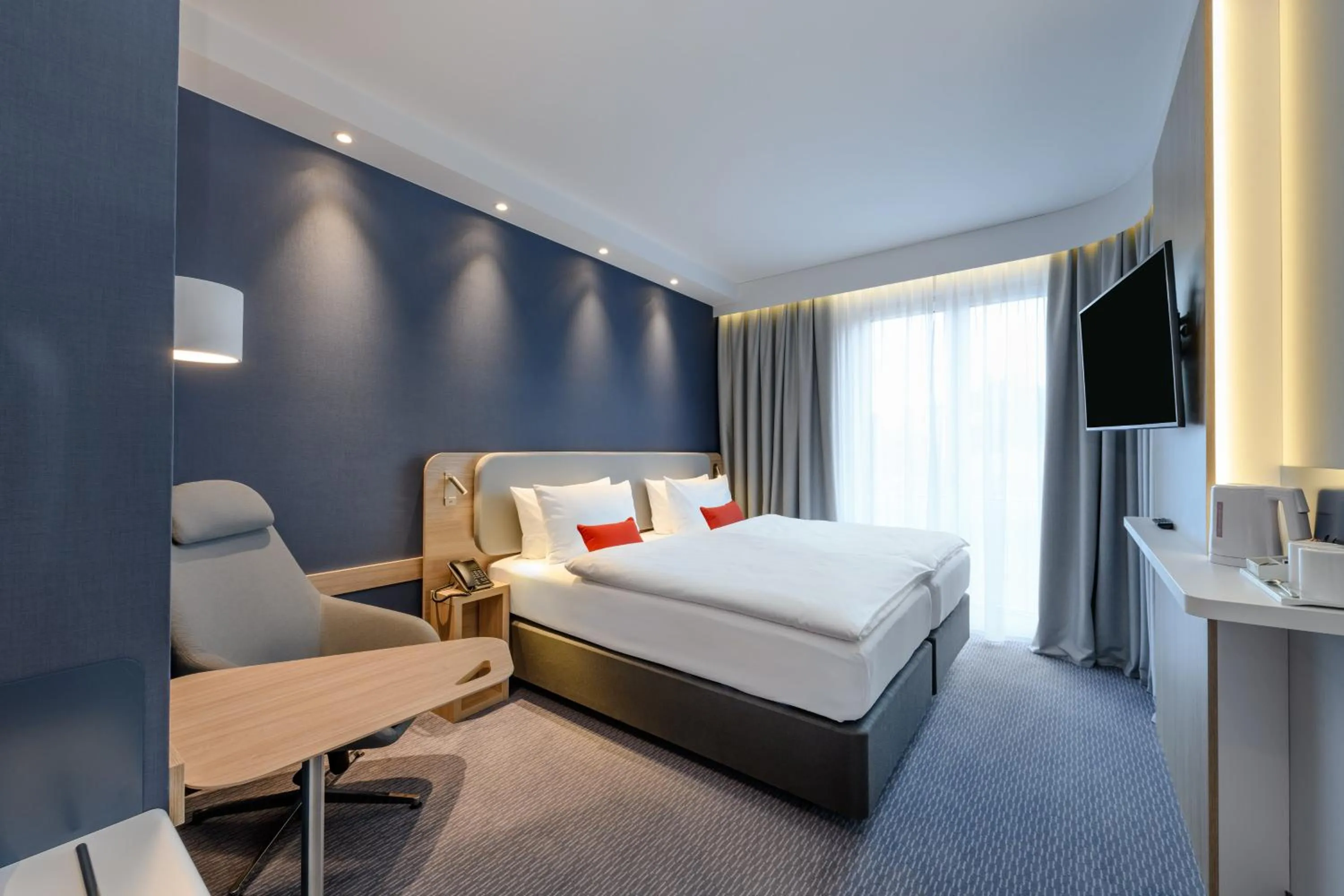 Photo of the whole room, Bed in Holiday Inn Express Göttingen by IHG