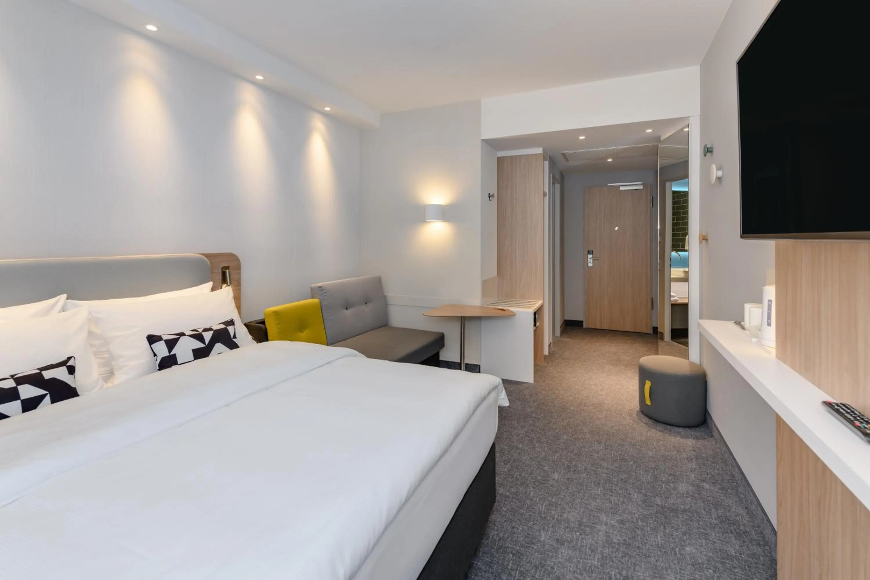 Photo of the whole room, Bed in Holiday Inn Express Göttingen by IHG