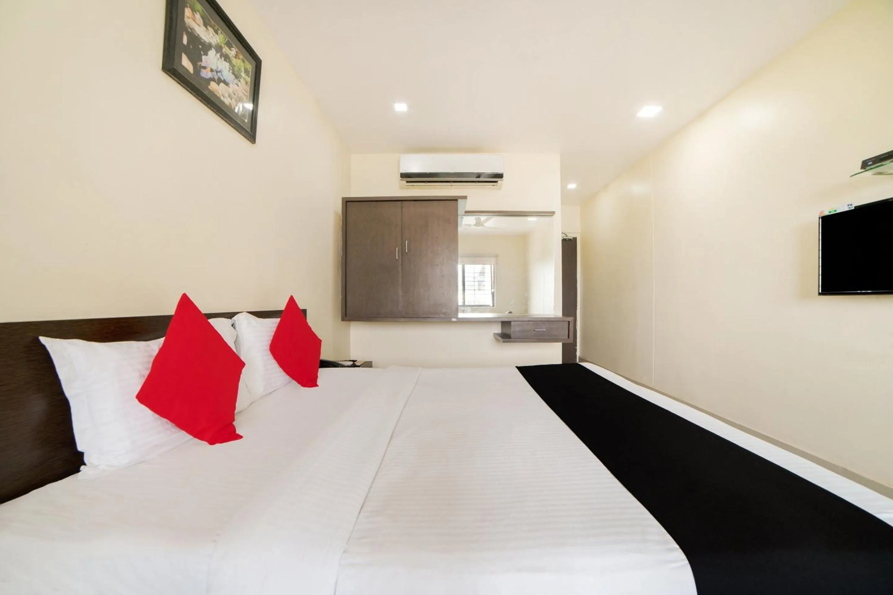 Bedroom, Bed in Super Capital O Raaga Grand