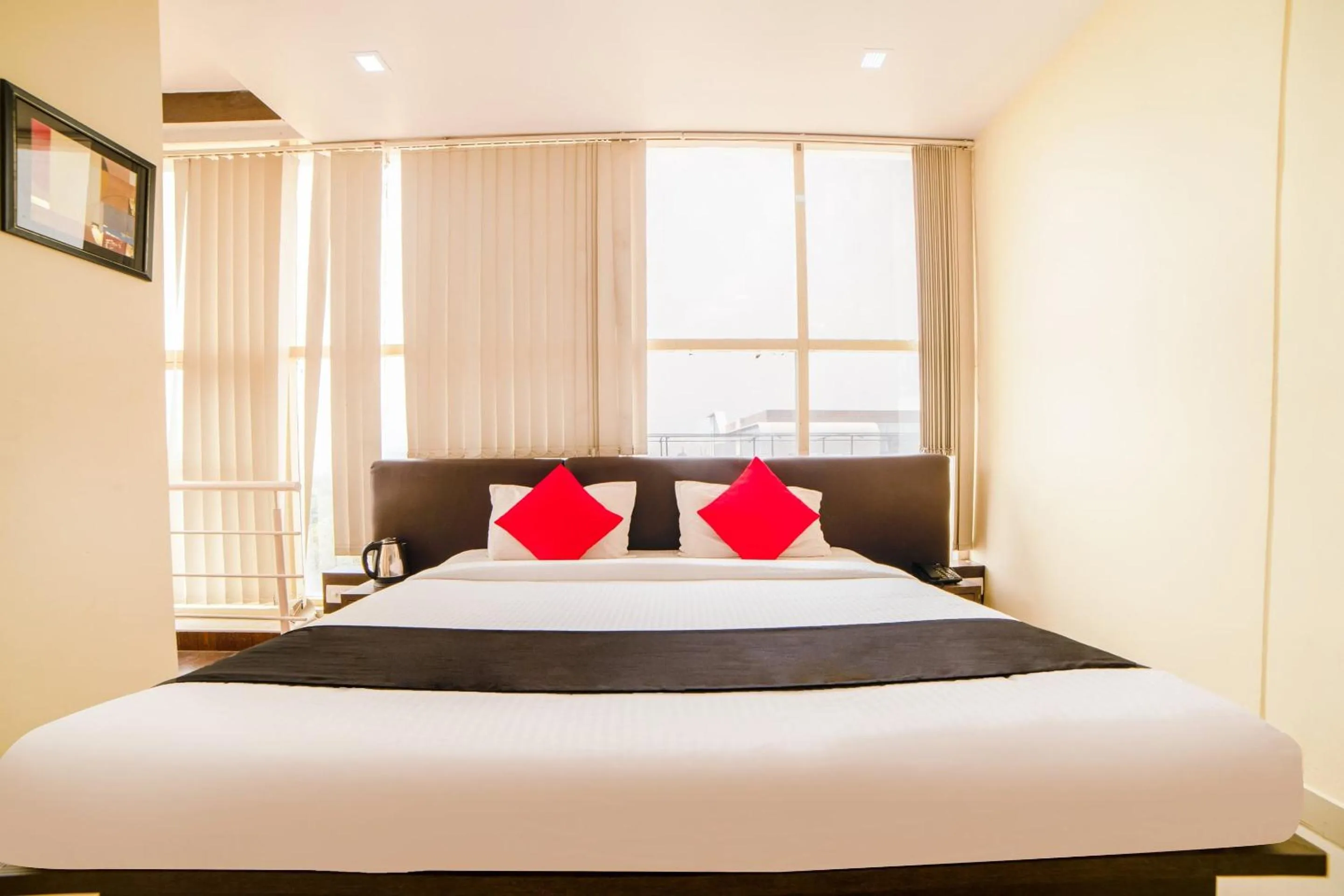 Bedroom, Bed in Super Capital O Raaga Grand