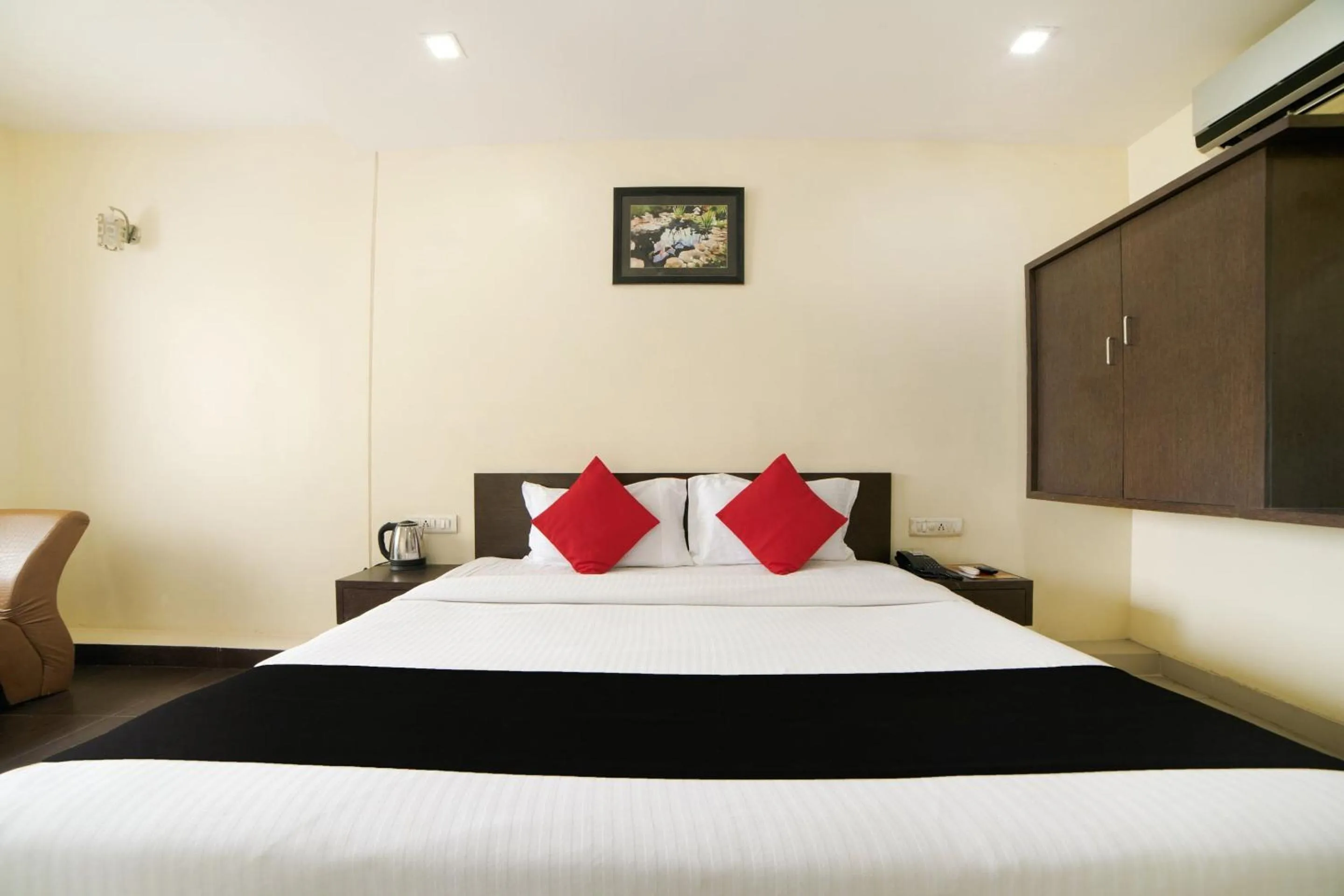 Bedroom, Bed in Super Capital O Raaga Grand